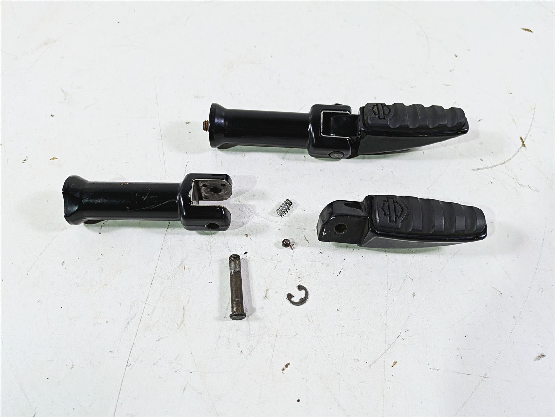 2018 Harley Softail FXFBS Fat Bob Passenger Livewire Footpeg Set - Read 50500762 | Mototech271