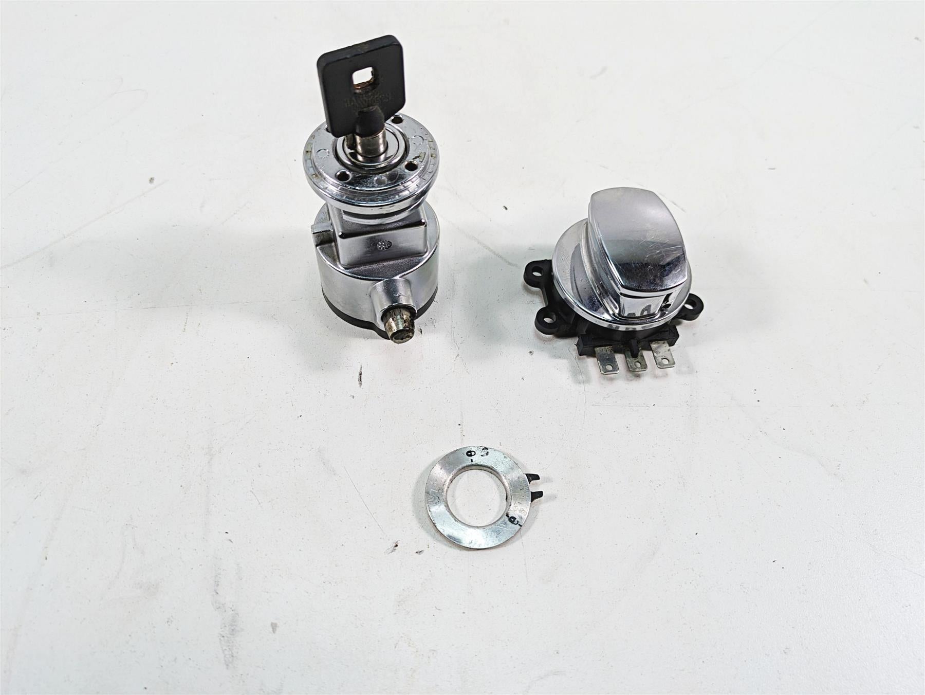 2009 Harley FXDF Dyna Fat Bob Ignition Switch Steering Lock Set 71430-06B {{ shop.shopifyCountryName }} - Mototech271