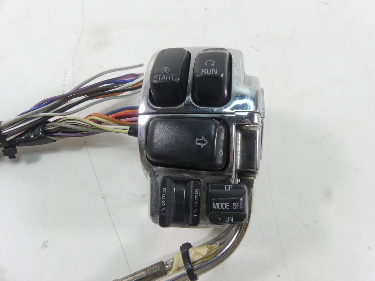 2006 Harley Touring FLHCU SE CVO Right Control Switch Start Cruise -Read 71589-9 {{ shop.shopifyCountryName }} - Mototech271