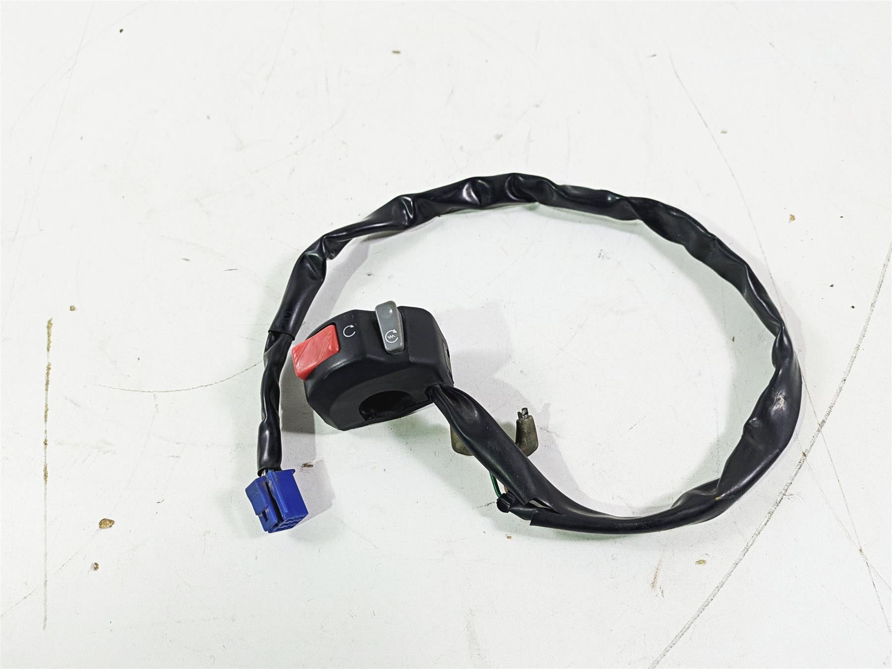 2005 Yamaha YZFR1 YZF R1 Right Hand Control Switch Start Kill Stop 5PW-83975-00 {{ shop.shopifyCountryName }} - Mototech271