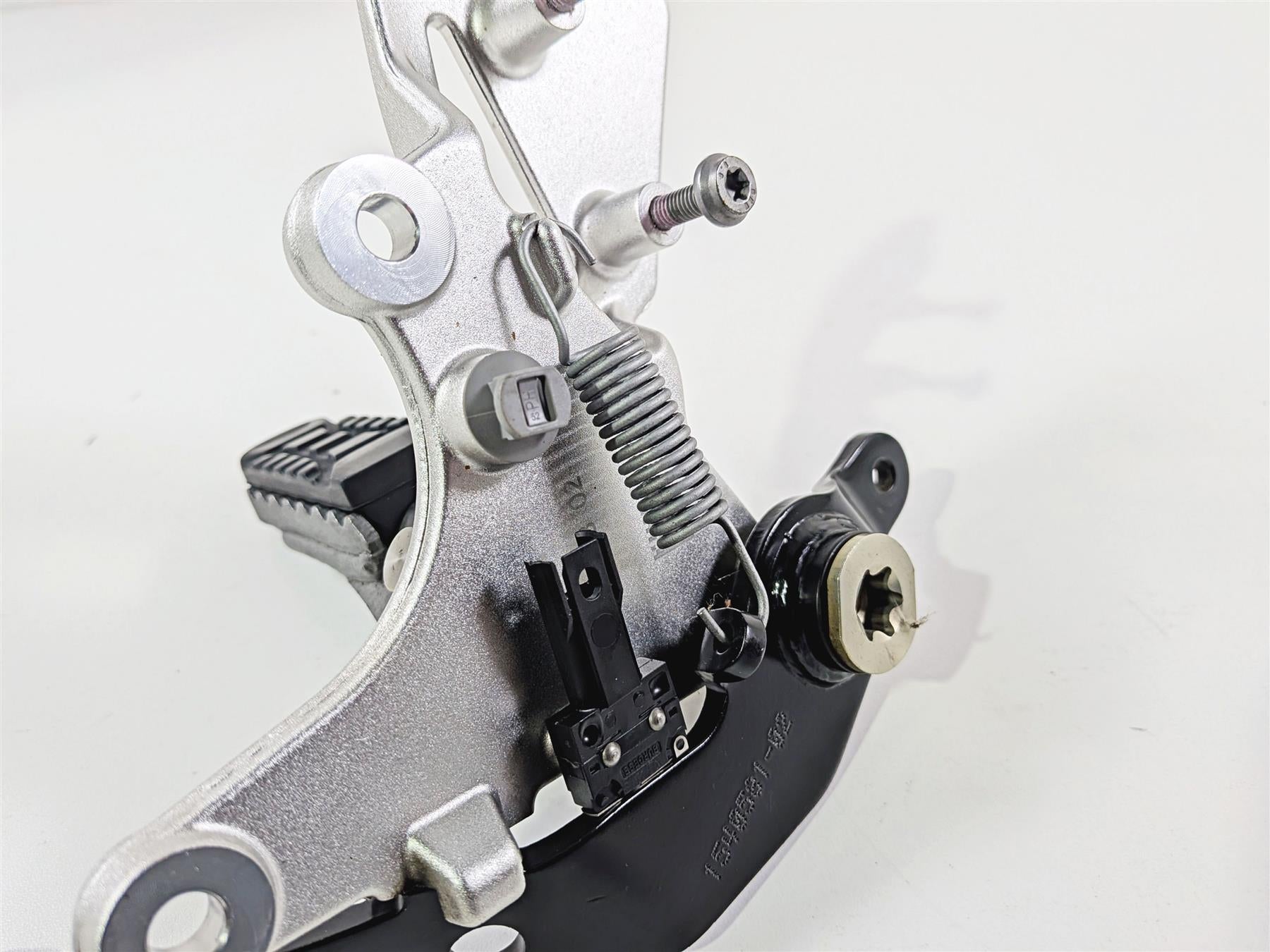 2023 BMW R nineT Scrambler K23 Right Footpeg & Brake Pedal 46719457888 {{ shop.shopifyCountryName }} - Mototech271