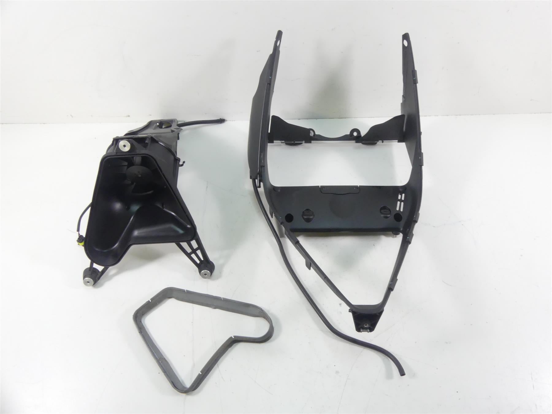 2020 Ducati Panigale V2 Coolant Fan & Radiator Cover Reservoir Set 8292A342A {{ shop.shopifyCountryName }} - Mototech271