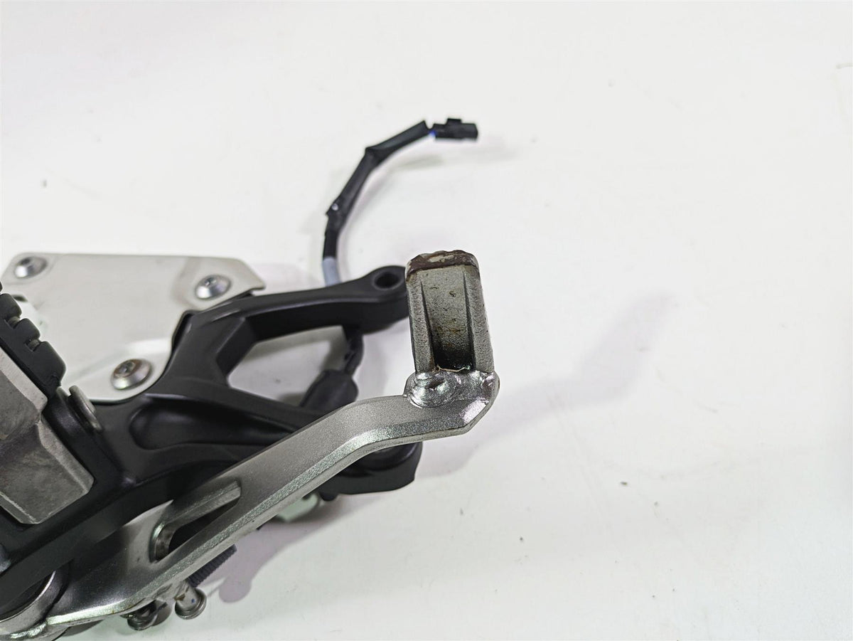 2020 Kawasaki Z900 ZR900 Right Footpeg & Brake Pedal Set - Read 35063-1442-18R {{ shop.shopifyCountryName }} - Mototech271