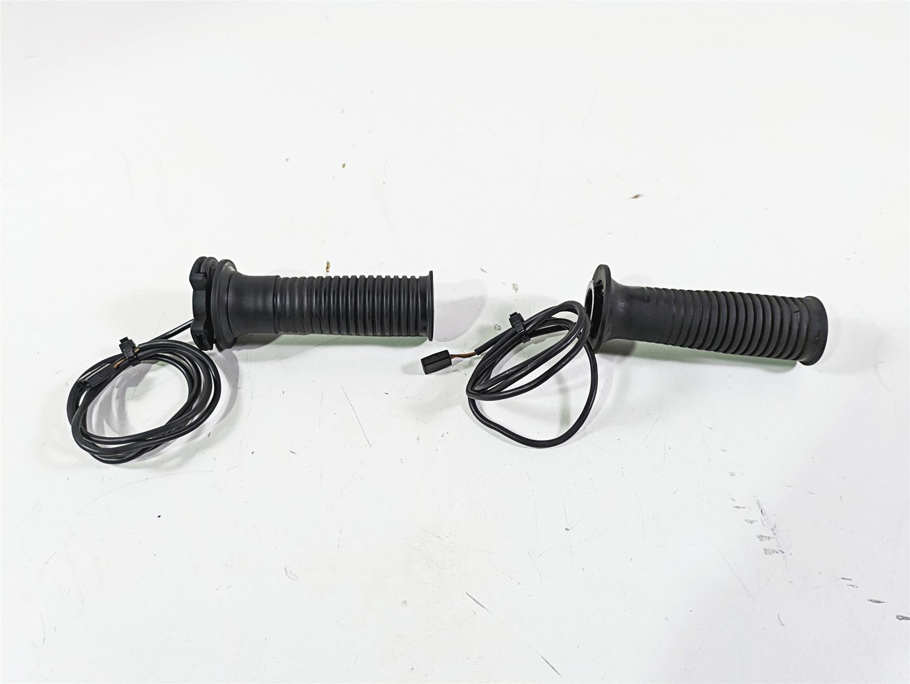 2004 BMW R1150GS R21 L+R Heated Hand Grip Set -READ 61317694813 61317710440 {{ shop.shopifyCountryName }} - Mototech271
