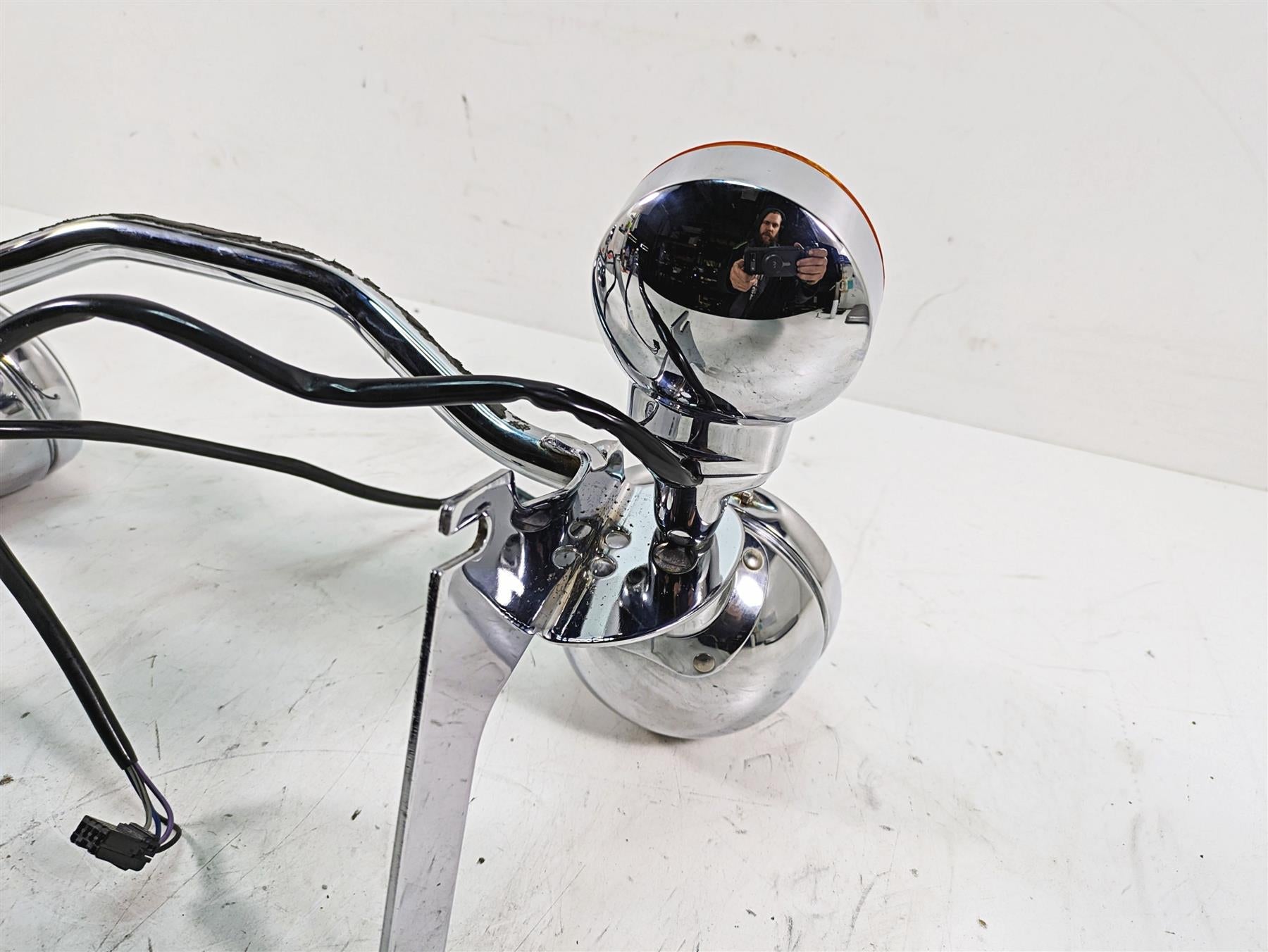 2009 Harley Touring FLHTCU Electra Glide Front Spot Light Blinker Bar 68712-94A {{ shop.shopifyCountryName }} - Mototech271