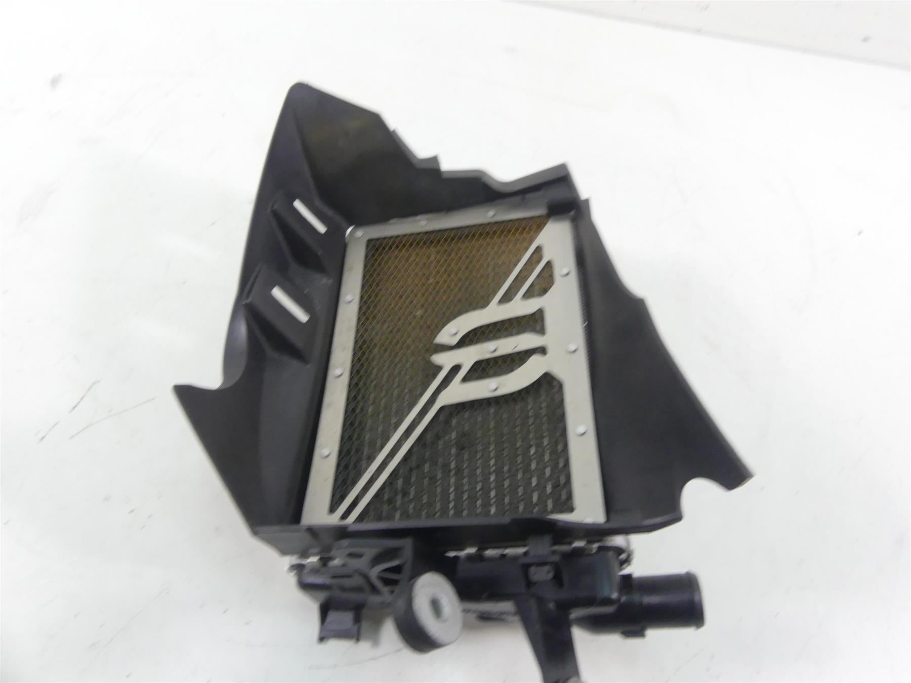 2017 BMW R1200GS GSW K50 Left Radiator Fan & Cover 17118546408 {{ shop.shopifyCountryName }} - Mototech271