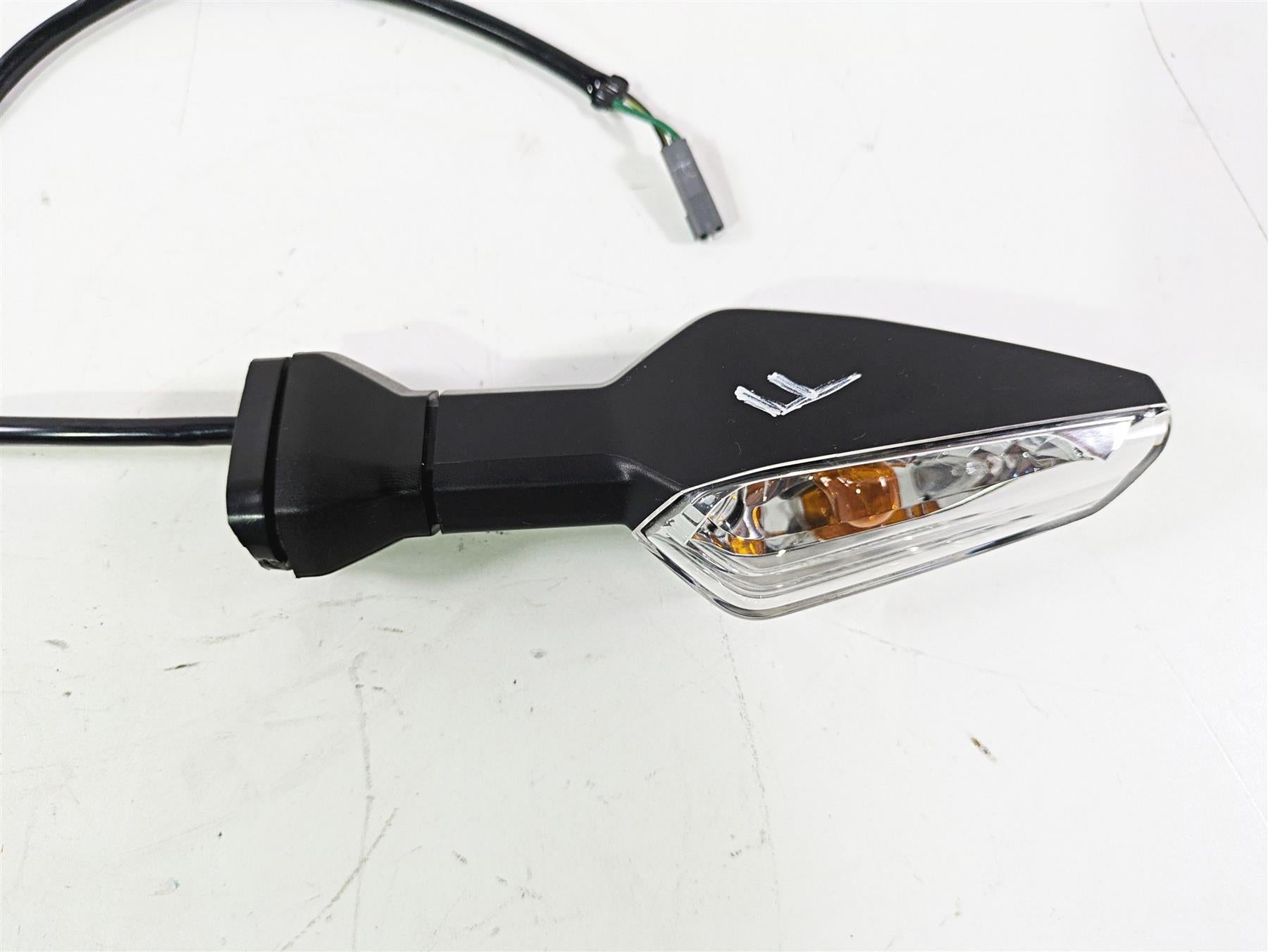 2022 Kawasaki ZR900RS Cafe Rear Blinker Turn Signal Set 23037-0537 23037-0538 {{ shop.shopifyCountryName }} - Mototech271