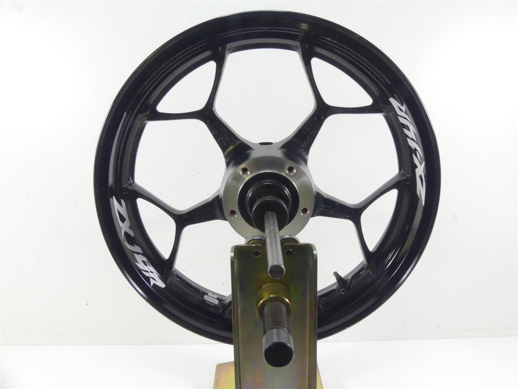 2012 Kawasaki ZX1400 ZX14R Ninja Front 17x3.5 Wheel Rim -Read 41073-0573-18F {{ shop.shopifyCountryName }} - Mototech271