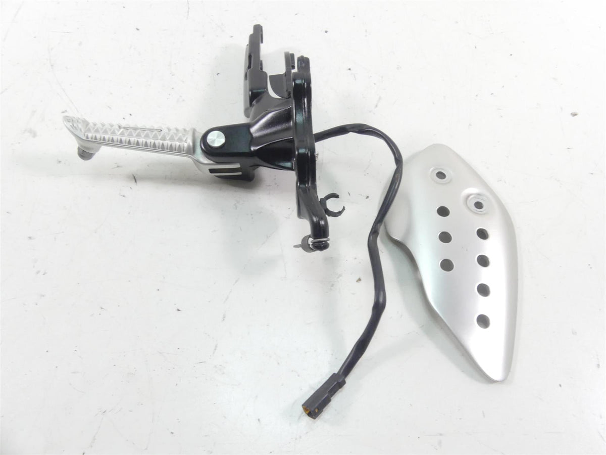 2017 Triumph Thruxton 1200 R Right Front Footpeg Foot Peg + Bracket T2081084 {{ shop.shopifyCountryName }} - Mototech271