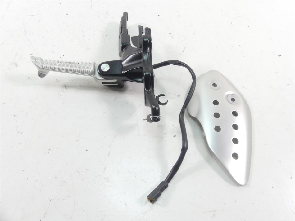 2017 Triumph Thruxton 1200 R Right Front Footpeg Foot Peg + Bracket T2081084 {{ shop.shopifyCountryName }} - Mototech271