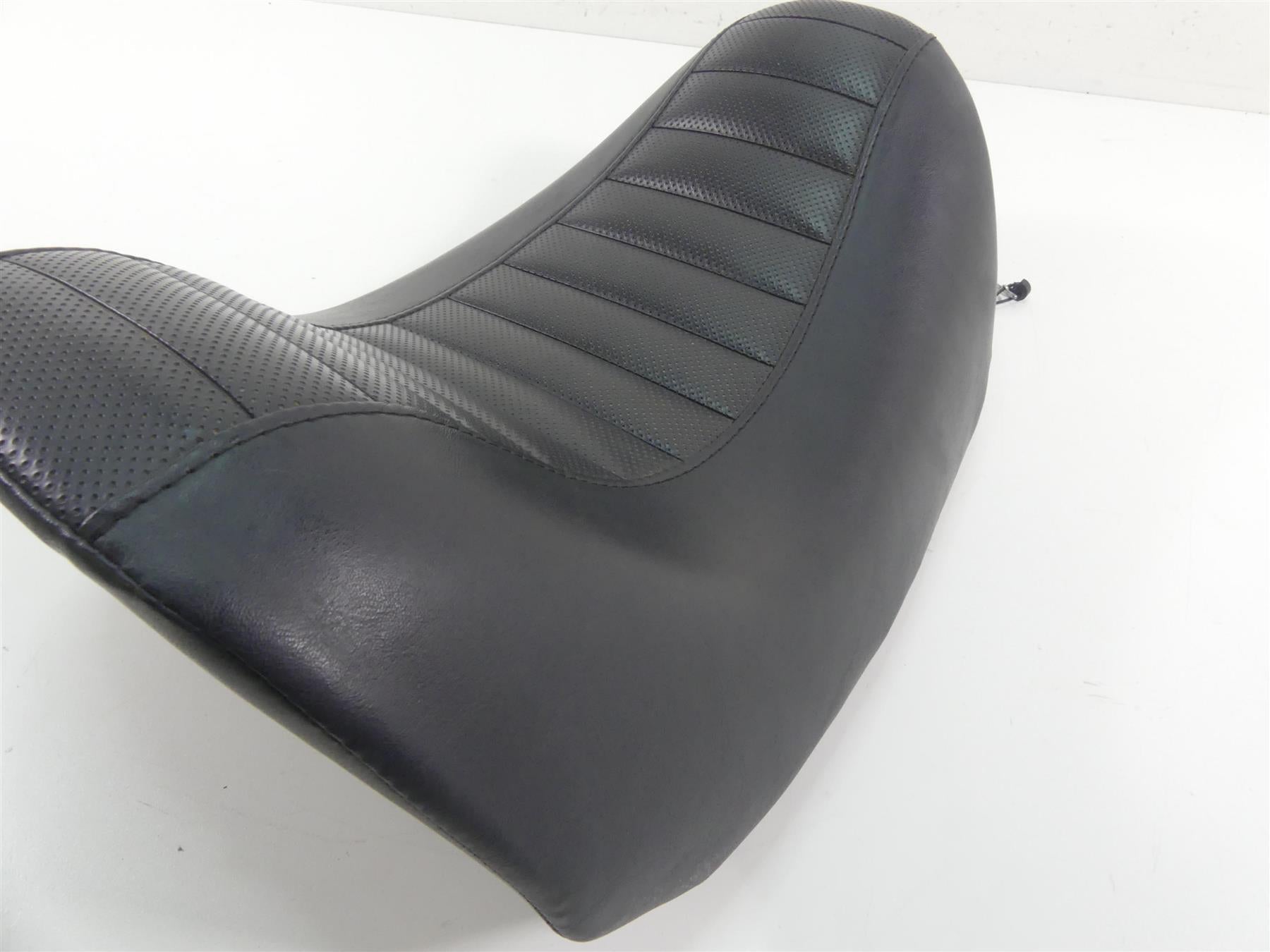 2006 Harley VRSCD Night Rod Nice Front Rider Driver Seat Saddle 52326-06 {{ shop.shopifyCountryName }} - Mototech271