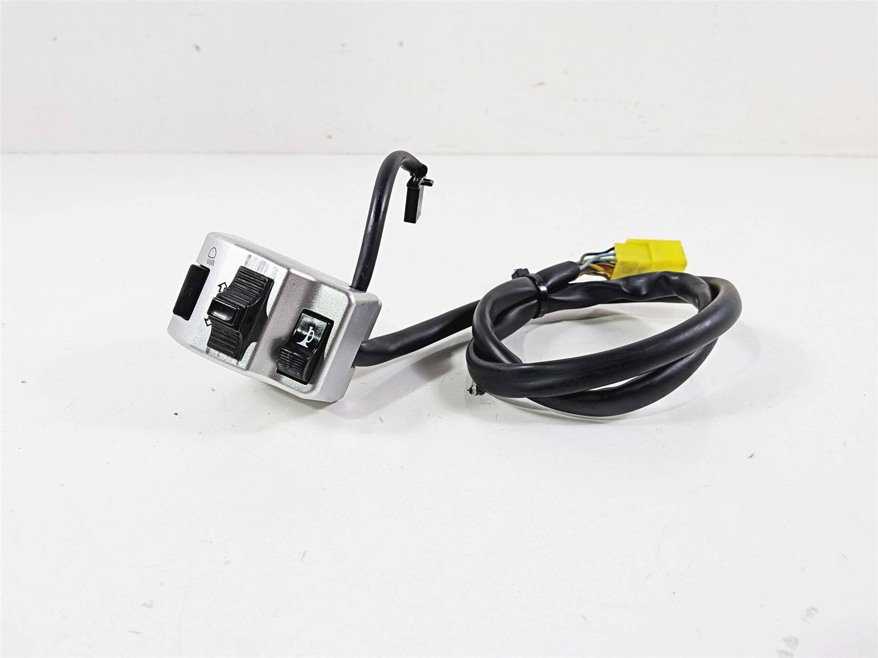 2006 Suzuki C90 VL1500T Boulevard Left Hand Control Switch 37400-10F60 {{ shop.shopifyCountryName }} - Mototech271