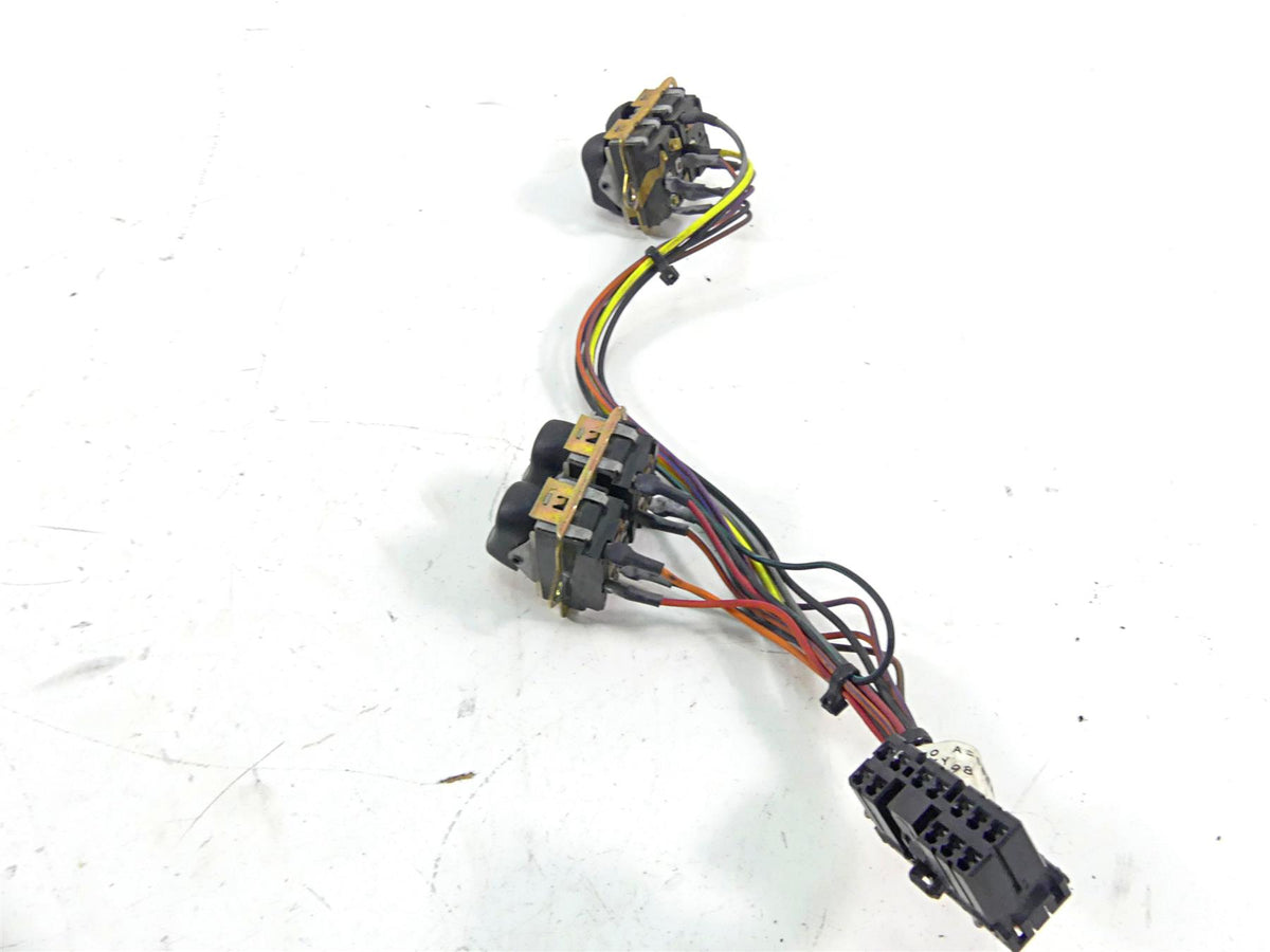 2006 Harley Touring FLHTCU SE E-Glide Auxiliary Spot Spkr Switches Set 70271-98 {{ shop.shopifyCountryName }} - Mototech271