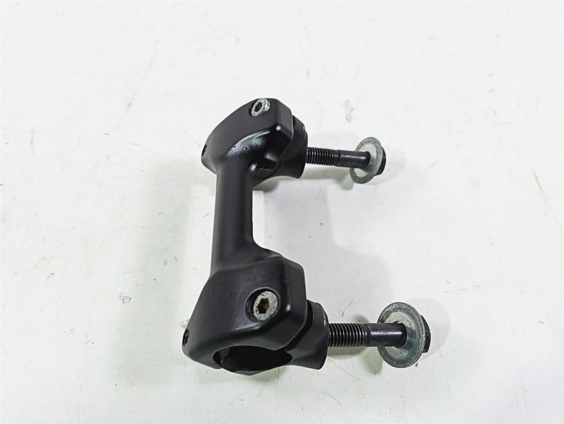 2018 Indian Chieftain Limited Handlebar Riser Holder Set 5139656 {{ shop.shopifyCountryName }} - Mototech271