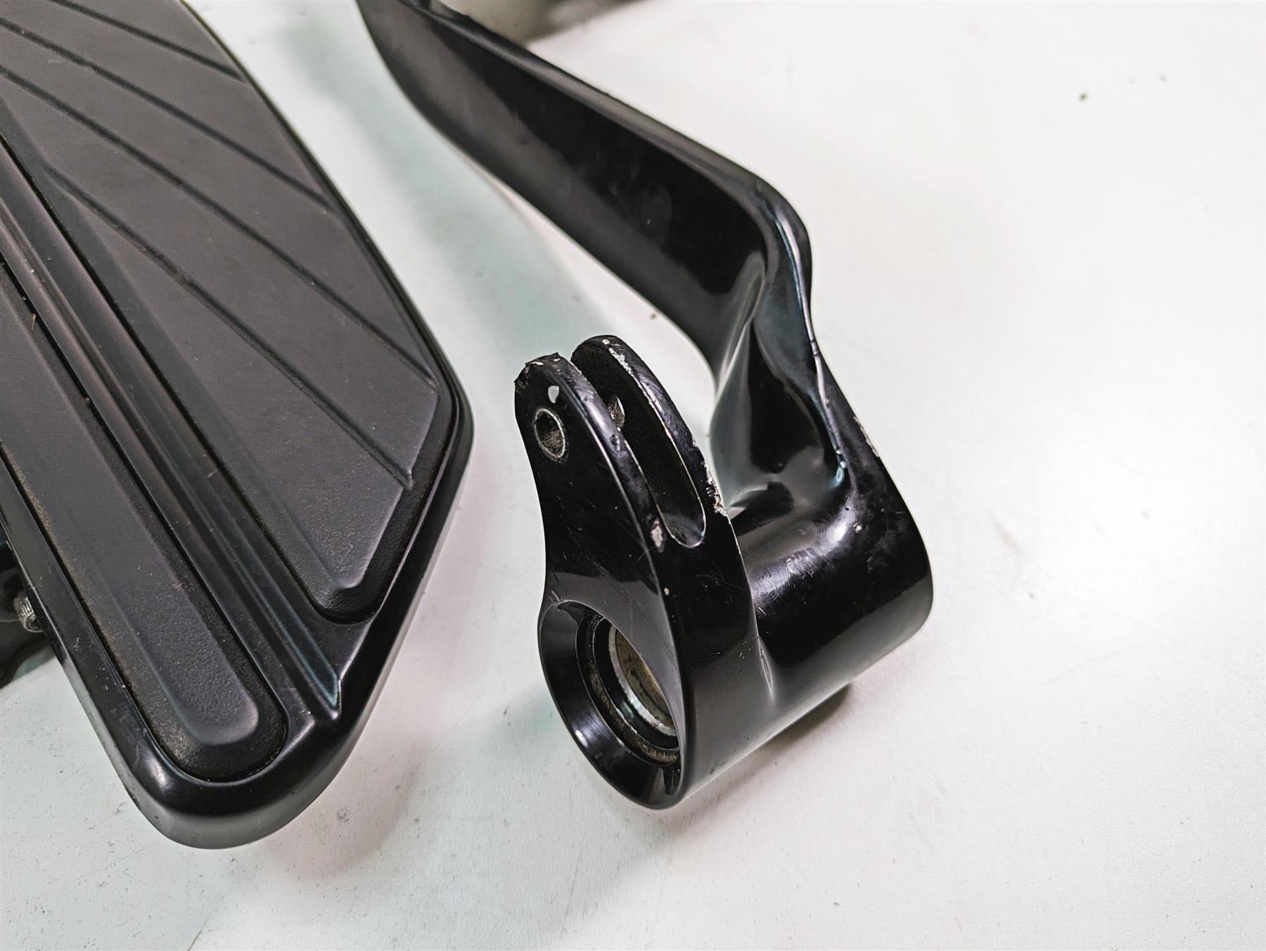 2018 Harley Touring FLHXSE CVO Street Glide Airflow Front Floor Board Set 50501265 {{ shop.shopifyCountryName }} - Mototech271
