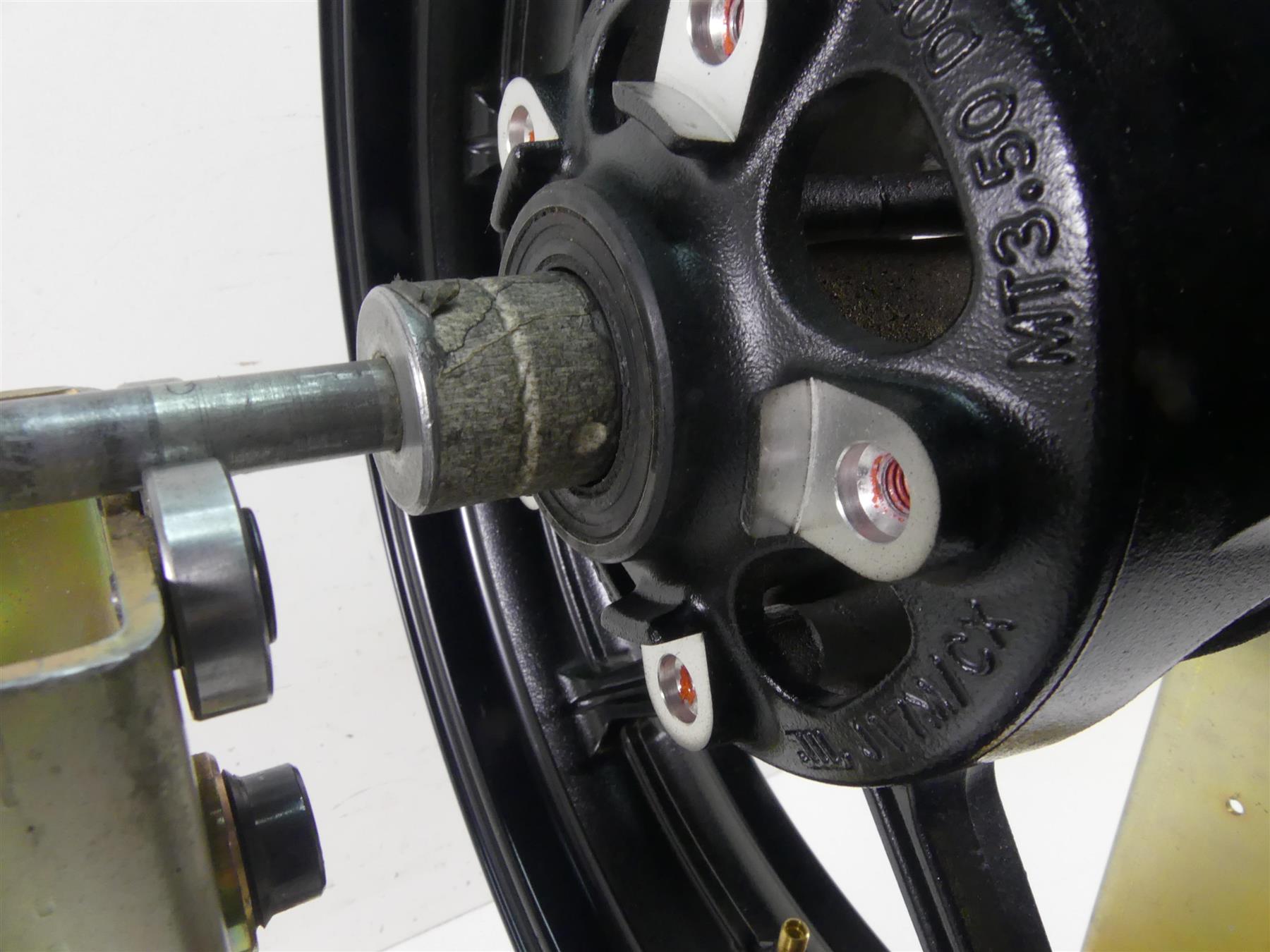 2013 Kawasaki ZX636 ZX6R Ninja Straight 17x3.5 Front Wheel Rim 41073-0596-18F {{ shop.shopifyCountryName }} - Mototech271