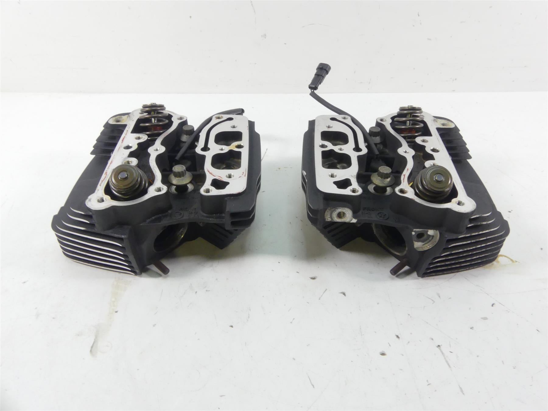 2013 Harley Touring FLHX Street Glide Cylinderheads Cylinder Head Set 17192-06B {{ shop.shopifyCountryName }} - Mototech271