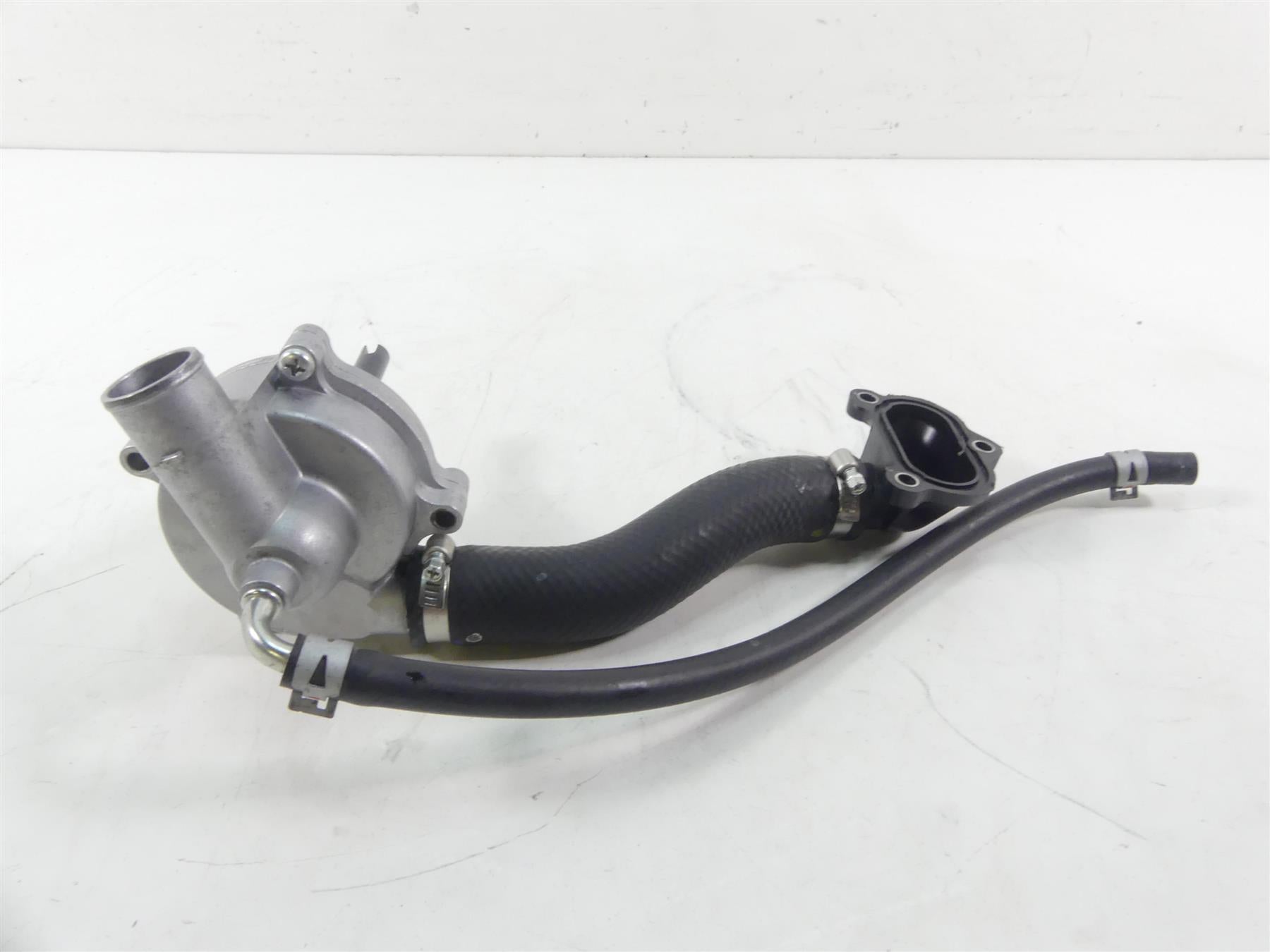 2020 Suzuki GSX1300 R Hayabusa Water Pump + Hoses Set 17400-24F10 {{ shop.shopifyCountryName }} - Mototech271