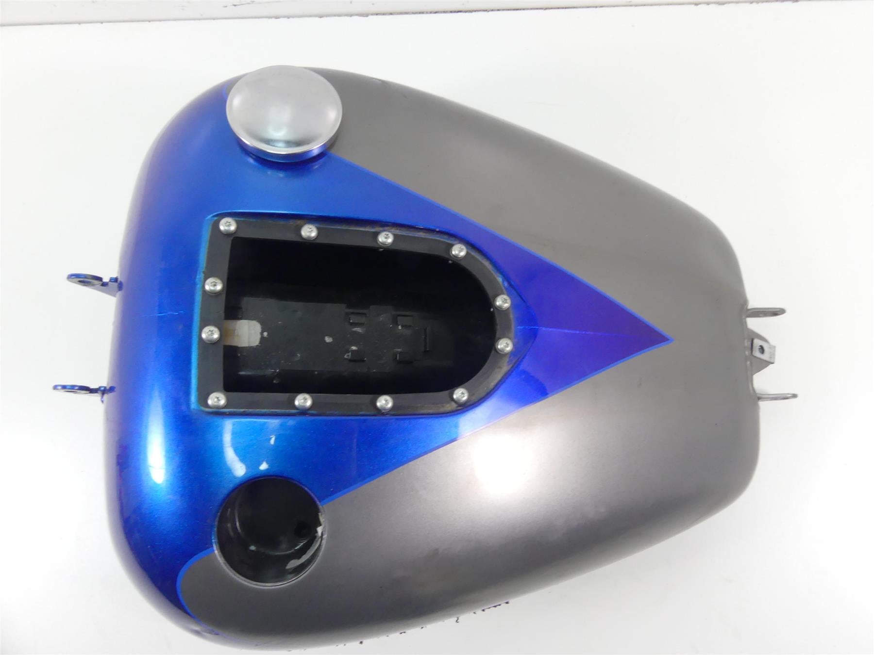 2009 Harley Dyna FXDF SE CVO Fat Bob Fuel Gas Petrol Tank 61723-09 {{ shop.shopifyCountryName }} - Mototech271