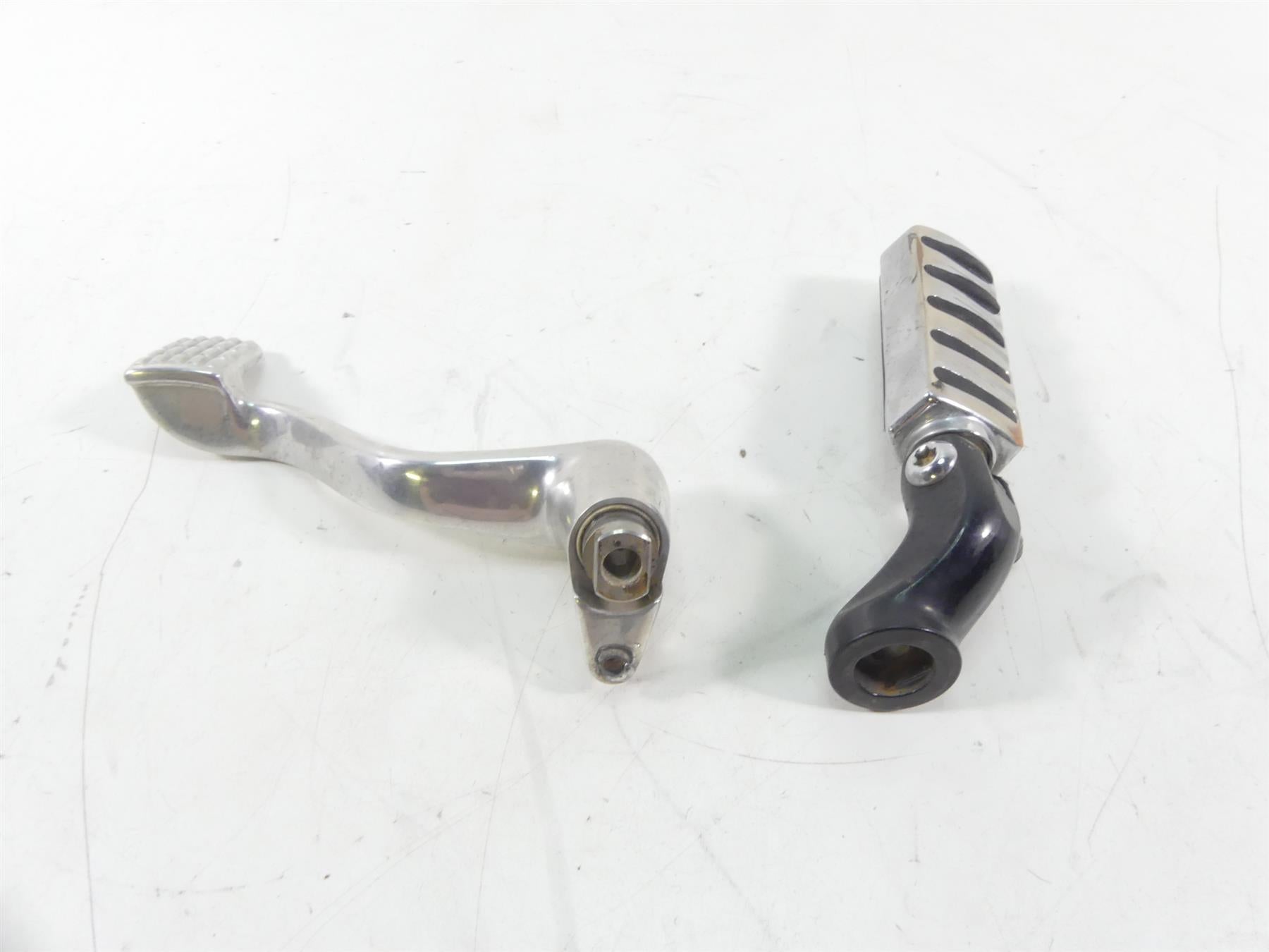 2013 Harley Davidson VRSCF Muscle Right Front Footpeg And Brake Parts 54046-12 {{ shop.shopifyCountryName }} - Mototech271