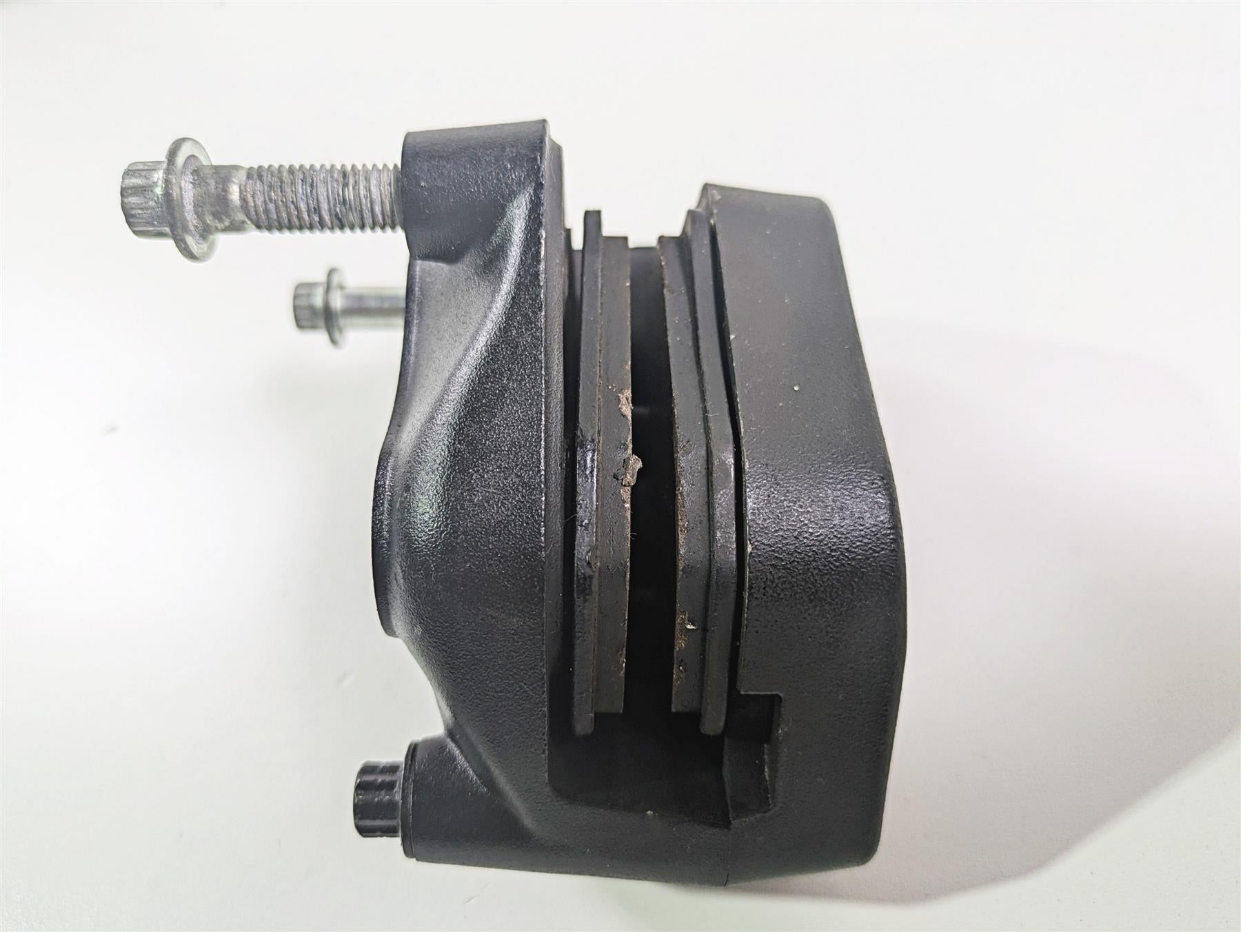 2001 Harley Touring FLHX Street Glide Front Brake Caliper Set 44023-00 44046-00 {{ shop.shopifyCountryName }} - Mototech271