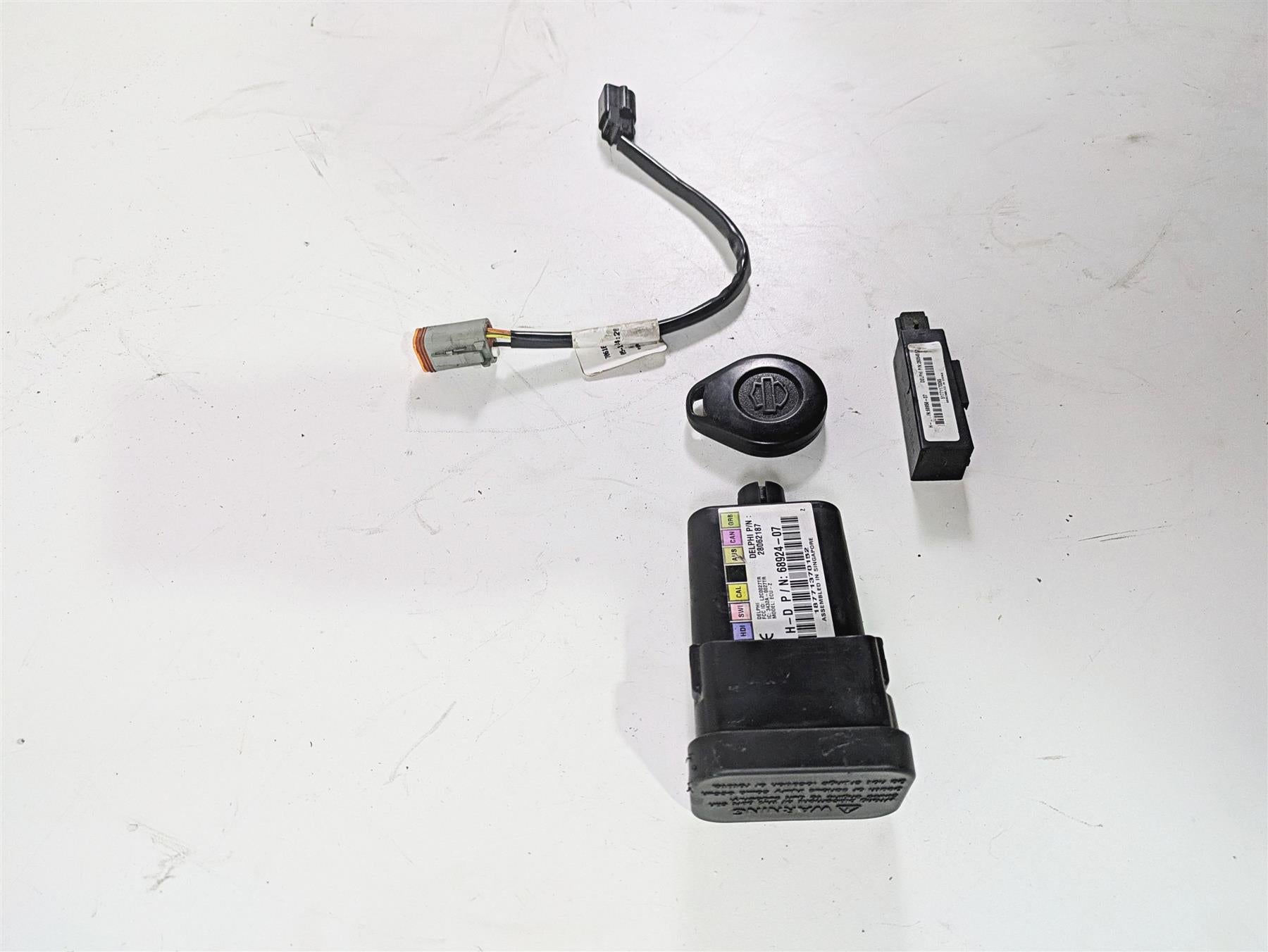2007 Harley Touring FLHRSE CVO Road King Tssm Security Module + Fob 68924-07 {{ shop.shopifyCountryName }} - Mototech271