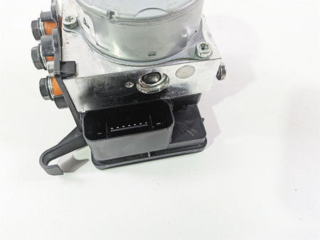 2024 Triumph Street Triple 765 R Abs Brake Pump Unit Module - Read T2029325 {{ shop.shopifyCountryName }} - Mototech271