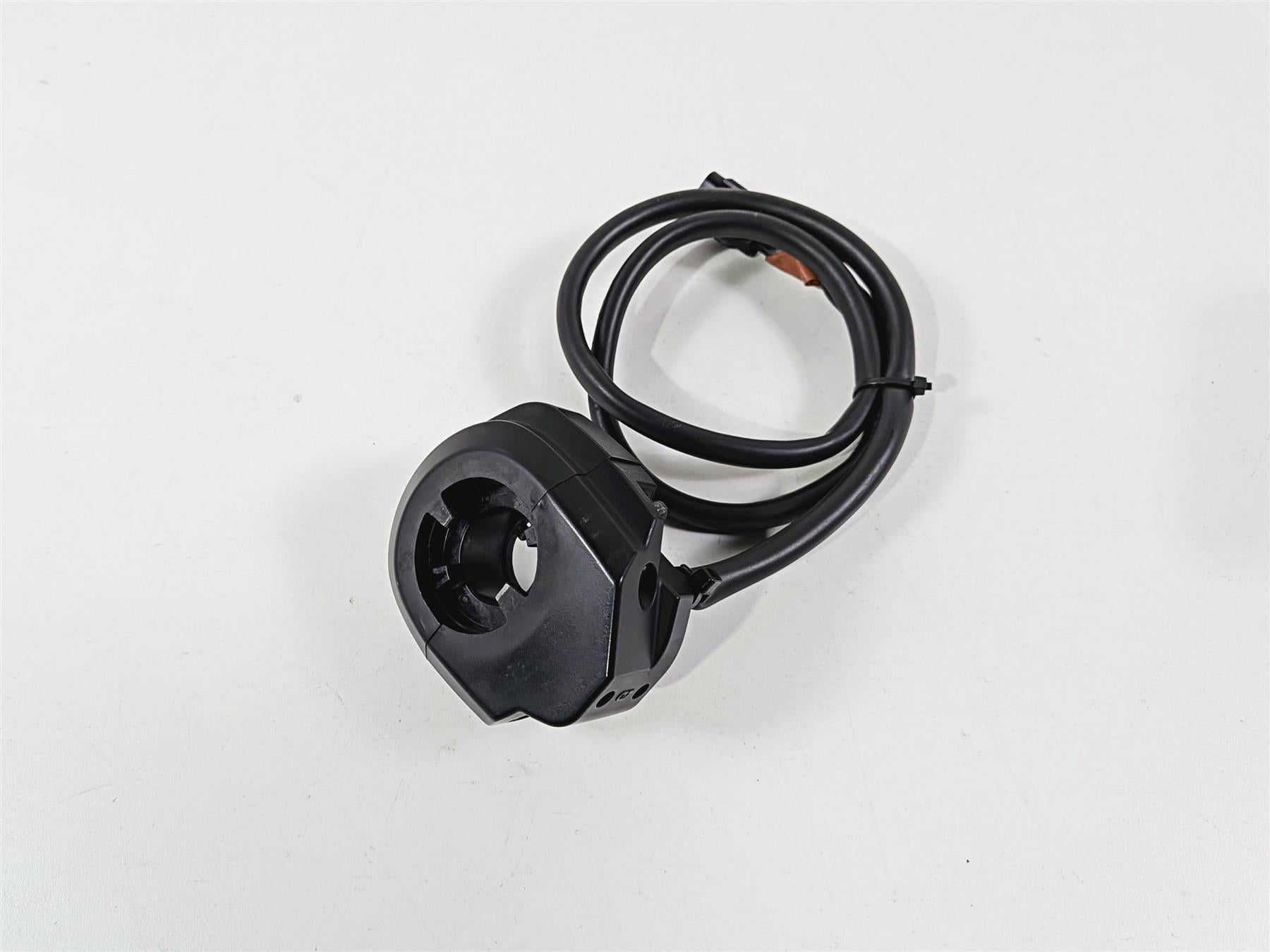 2022 Triumph Tiger 900 GT Pro Ride Fly By Wire Throttle Grip Sensor T2042074 {{ shop.shopifyCountryName }} - Mototech271