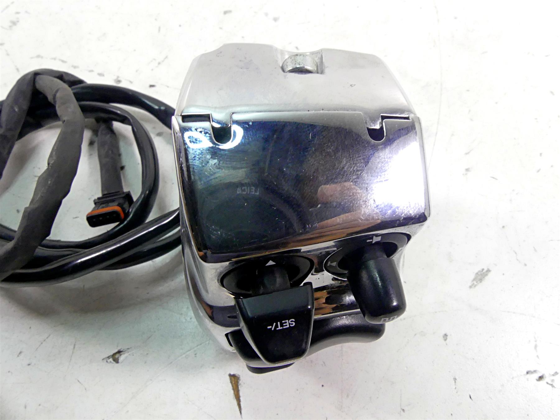 2015 Harley Touring FLHXS Street Glide Chrome Left Hand Control Switch 71500128B {{ shop.shopifyCountryName }} - Mototech271