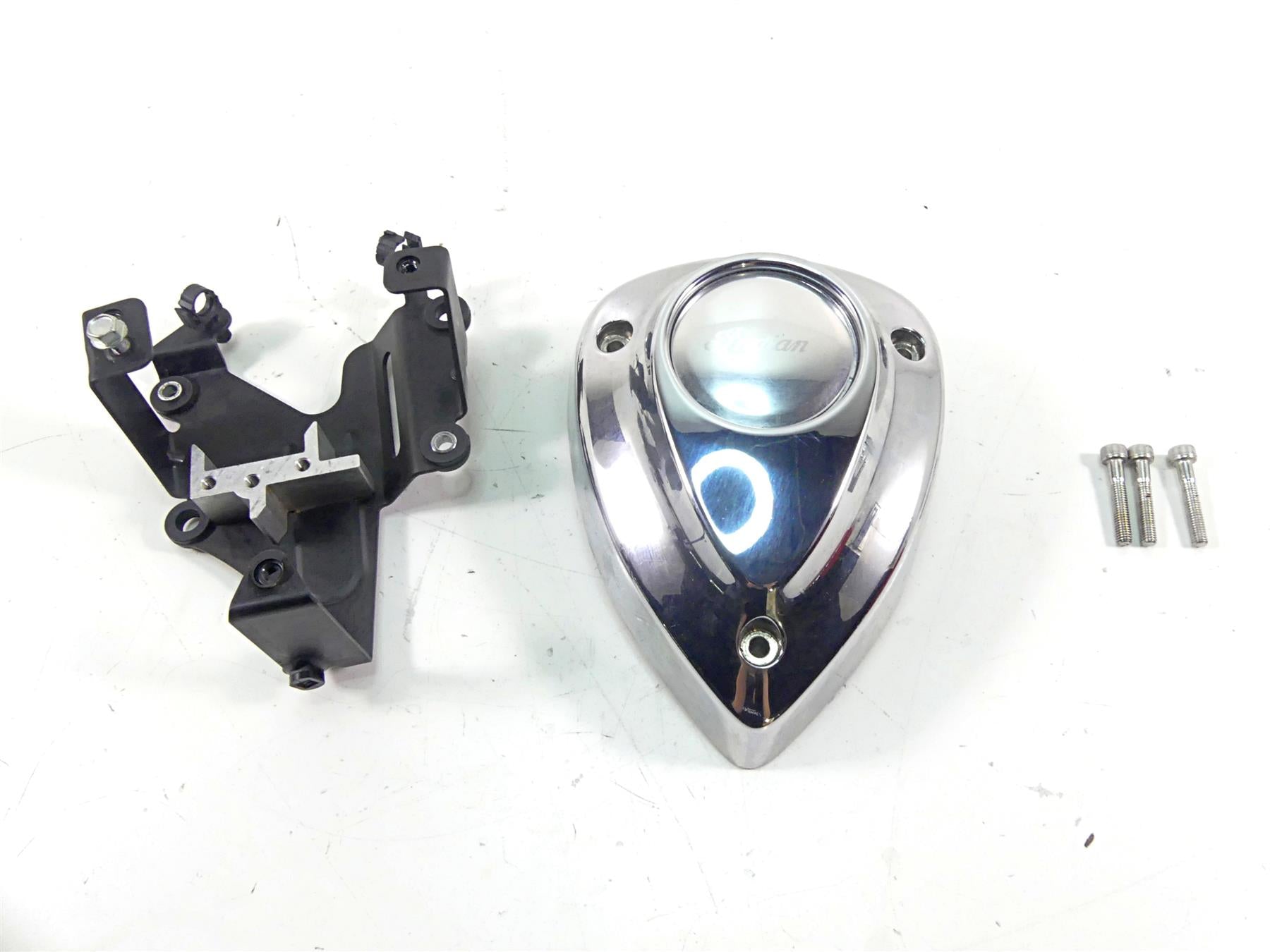 2019 Indian Chieftain Classic Ignition Coil Cover Fairing & Mount 5633897 {{ shop.shopifyCountryName }} - Mototech271
