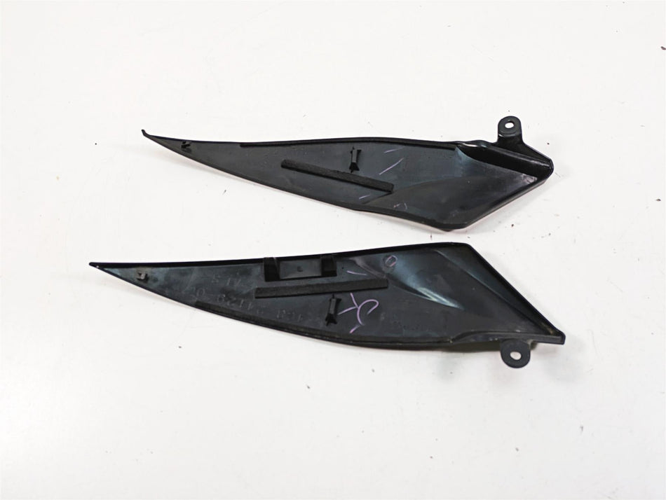 2007 Yamaha R1 YZFR1 Side Trim Infill under Tank Side Cover Fairing 4C8-24139-00 {{ shop.shopifyCountryName }} - Mototech271