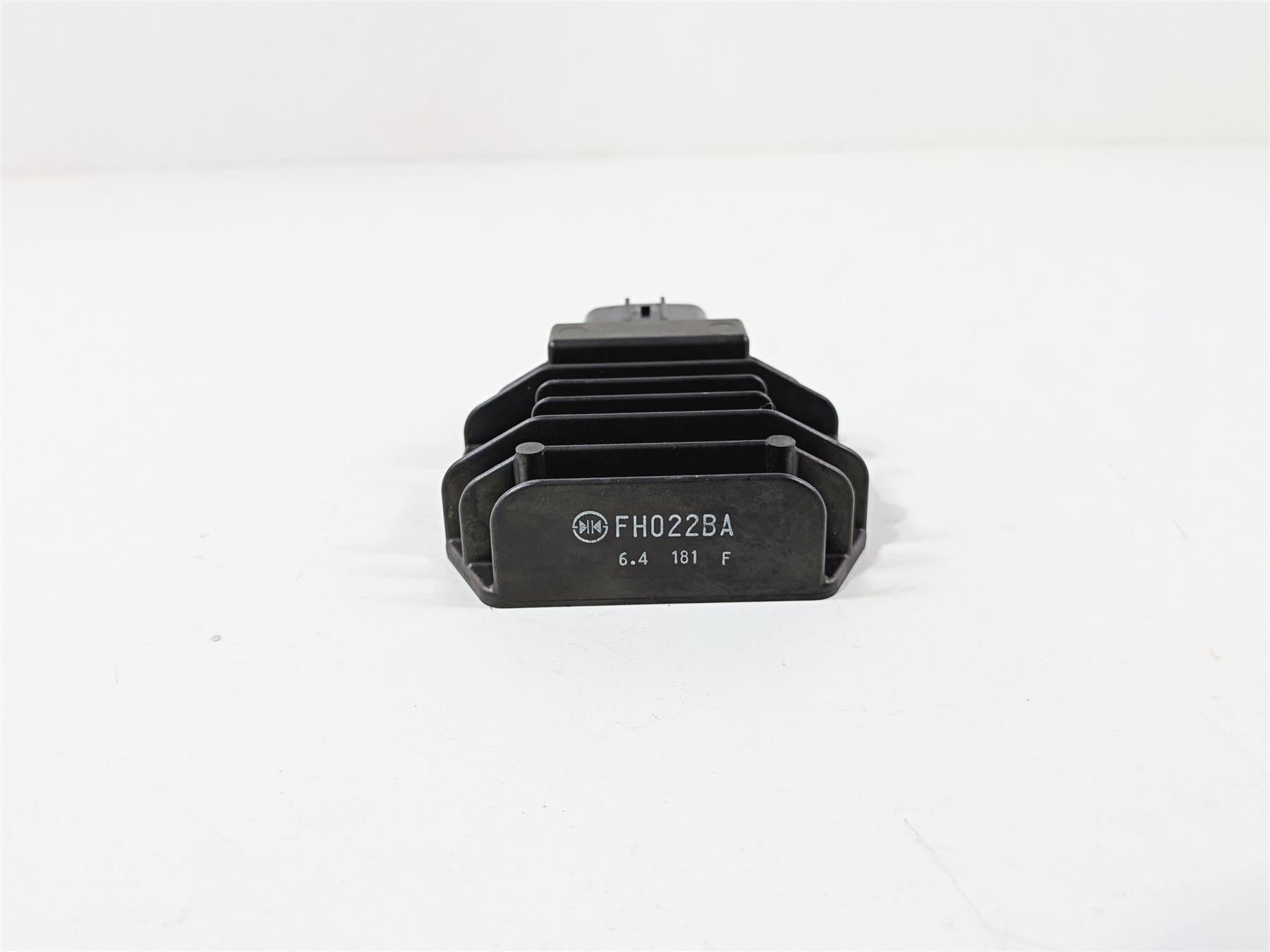 2016 Yamaha YZF R1 RN32 Rectifier Voltage Regulator 2CR-81960-00-00 FH022BA {{ shop.shopifyCountryName }} - Mototech271