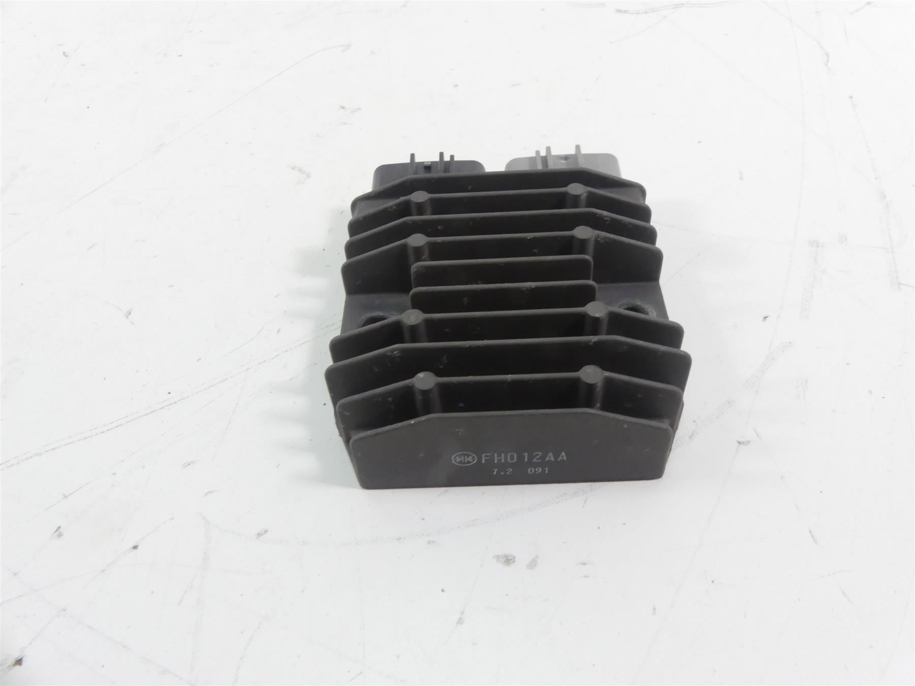 2007 Yamaha FZ1 Fazer Rectifier Voltage Regulator FH012AA 1D7-81960-01-00 {{ shop.shopifyCountryName }} - Mototech271
