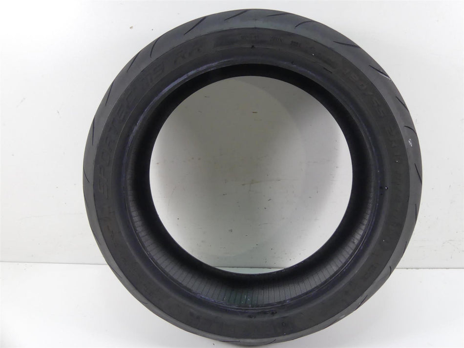 Used Rear Motorcycle Tire Metzeler Sportec M9RR 180/55R17 - 5417581 {{ shop.shopifyCountryName }} - Mototech271