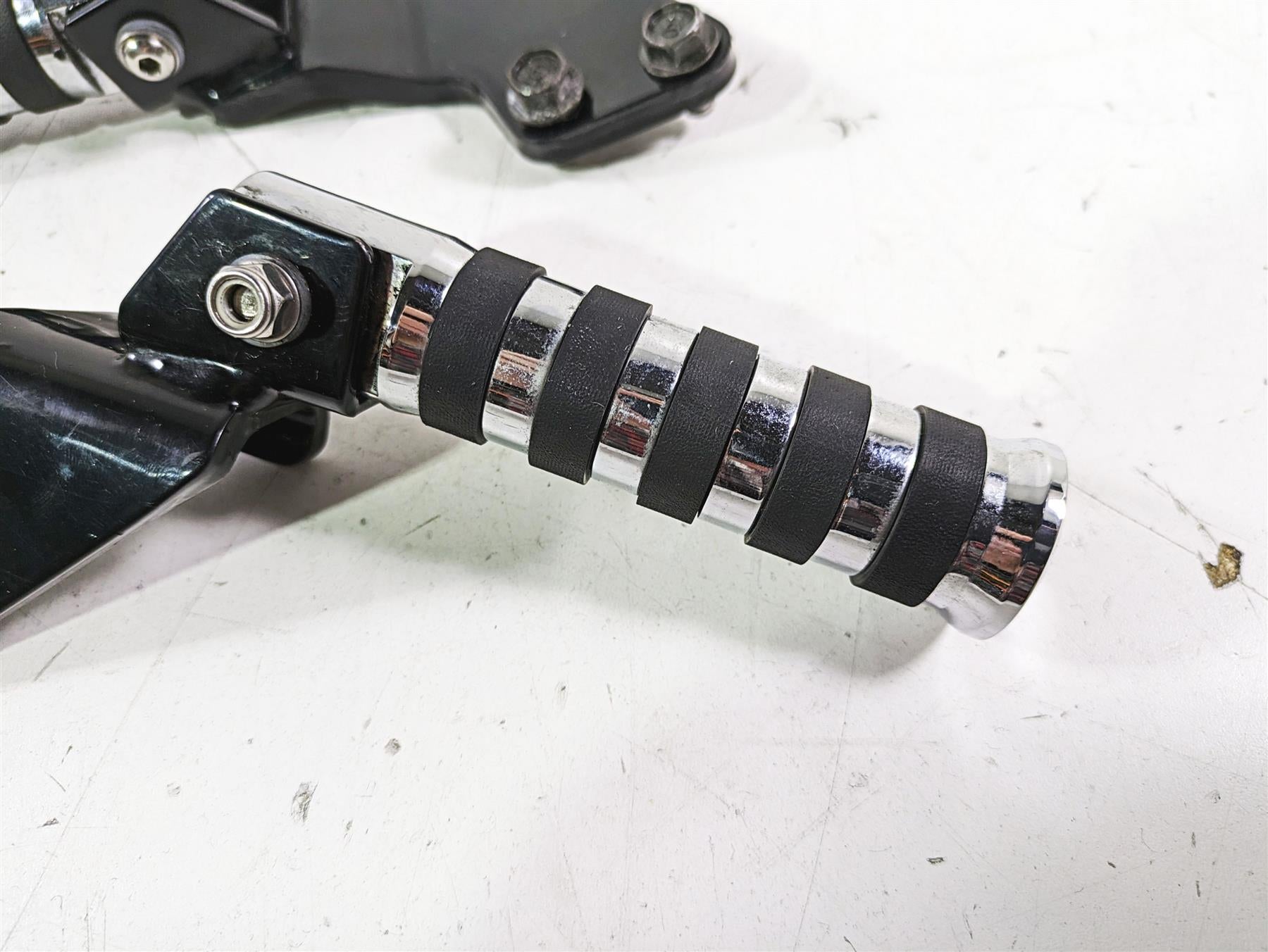 2002 Honda VTX1800 Retro Rear Passenger Footpeg Set 50680-MCV-000 50685-MCV-000 {{ shop.shopifyCountryName }} - Mototech271