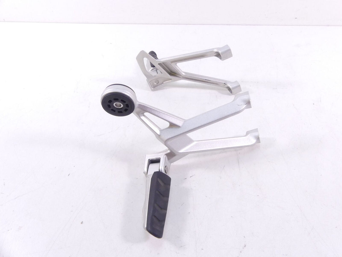 2016 BMW R1200RS K54 Passenger Footpeg Foot Peg Rest Set 46718540798 46718540799 {{ shop.shopifyCountryName }} - Mototech271