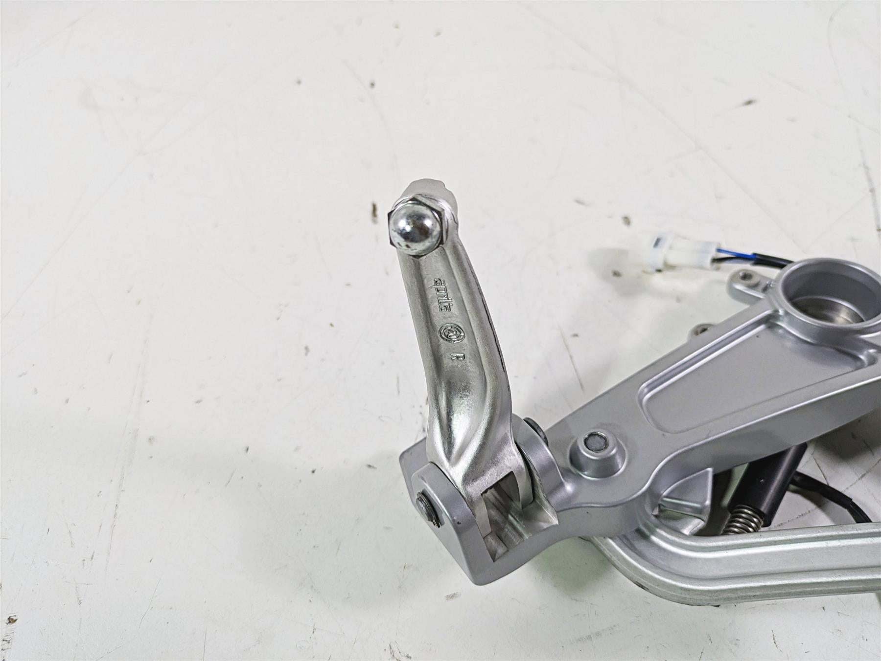 2021 Aprilia RS660 Right Rider Footpeg & Shifter Shift Lever 2B005203 2B006354 {{ shop.shopifyCountryName }} - Mototech271