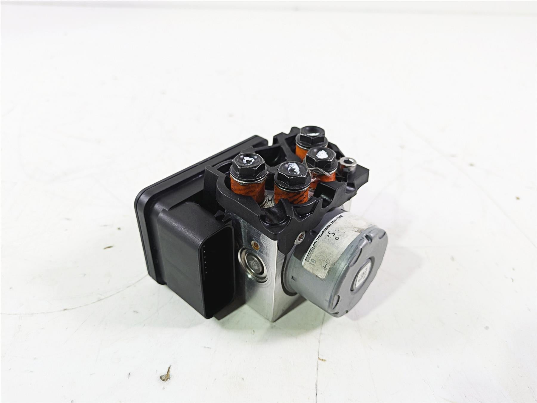 2019 Triumph Speed Triple RS 1050 Abs Brake Pump Module Unit T2029204 {{ shop.shopifyCountryName }} - Mototech271