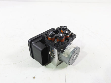 2019 Triumph Speed Triple RS 1050 Abs Brake Pump Module Unit T2029204 {{ shop.shopifyCountryName }} - Mototech271