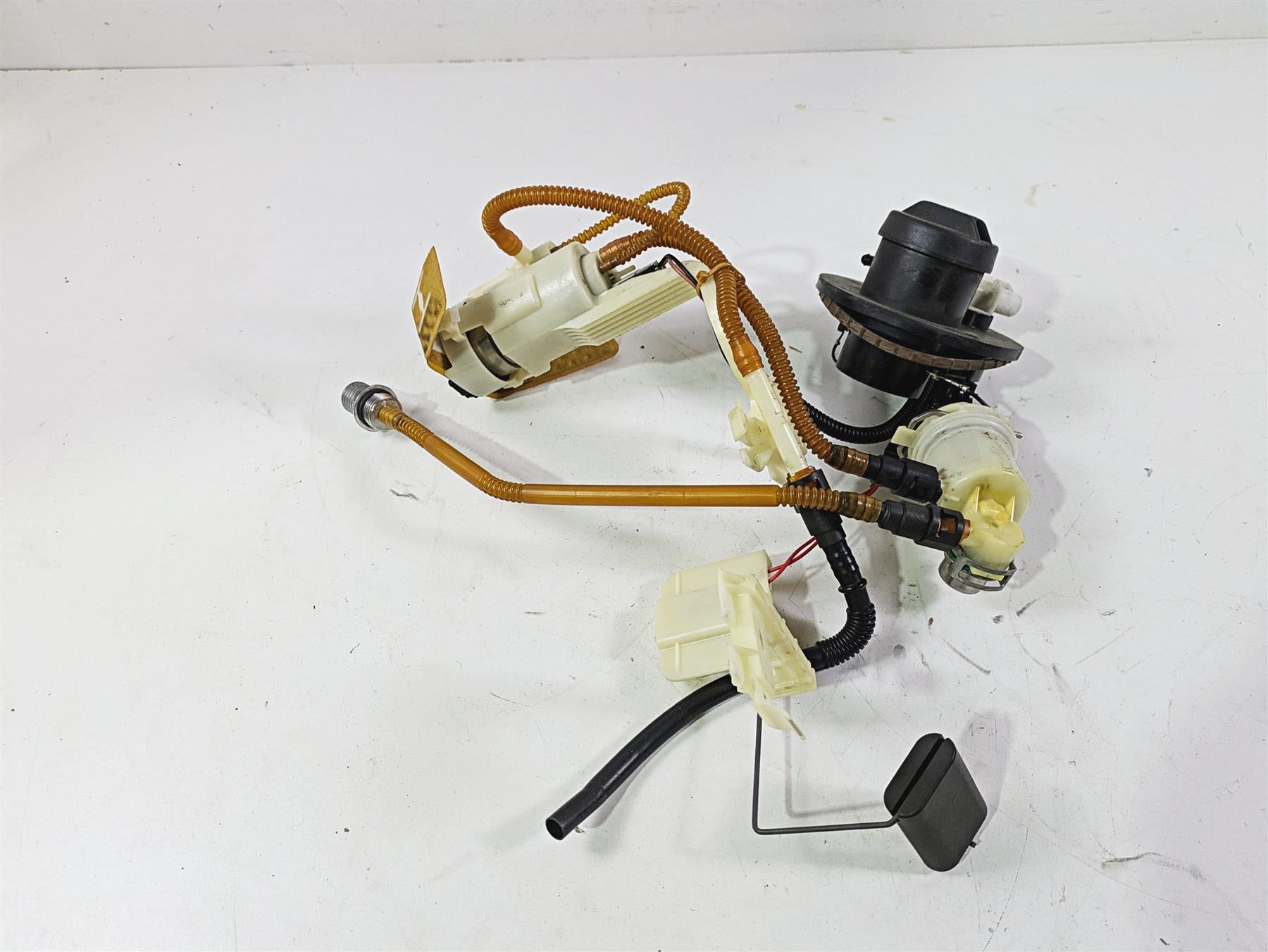 2011 Harley Touring FLHTCUSE CVO E-Glide Fuel Gas Petrol Pump 62908-08 75069-08 {{ shop.shopifyCountryName }} - Mototech271