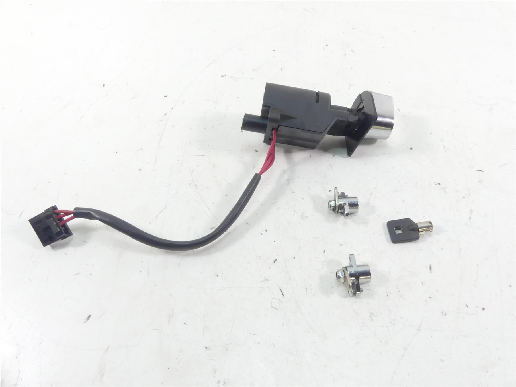 2005 Harley Touring CVO FLHTCSE Electra Glide Ignition Switch Key Lock 71640-99 {{ shop.shopifyCountryName }} - Mototech271