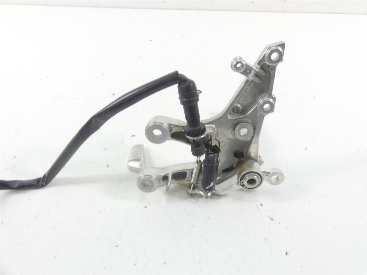 2021 Honda CBR600RR Front Right Rider Driver Footpeg + Brake Pedal 50600-MFJ-D00 {{ shop.shopifyCountryName }} - Mototech271