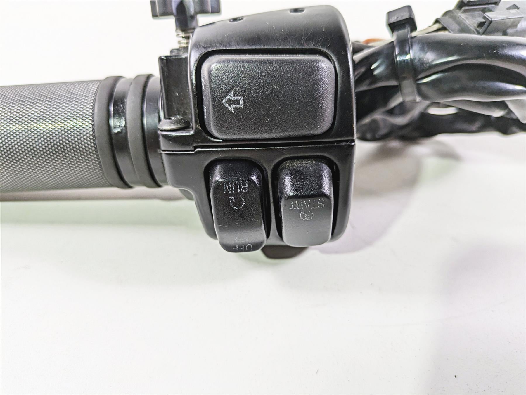 2016 Harley VRSCDX Night Rod Right Hand Control Switch 71684-06A 71621-08 {{ shop.shopifyCountryName }} - Mototech271