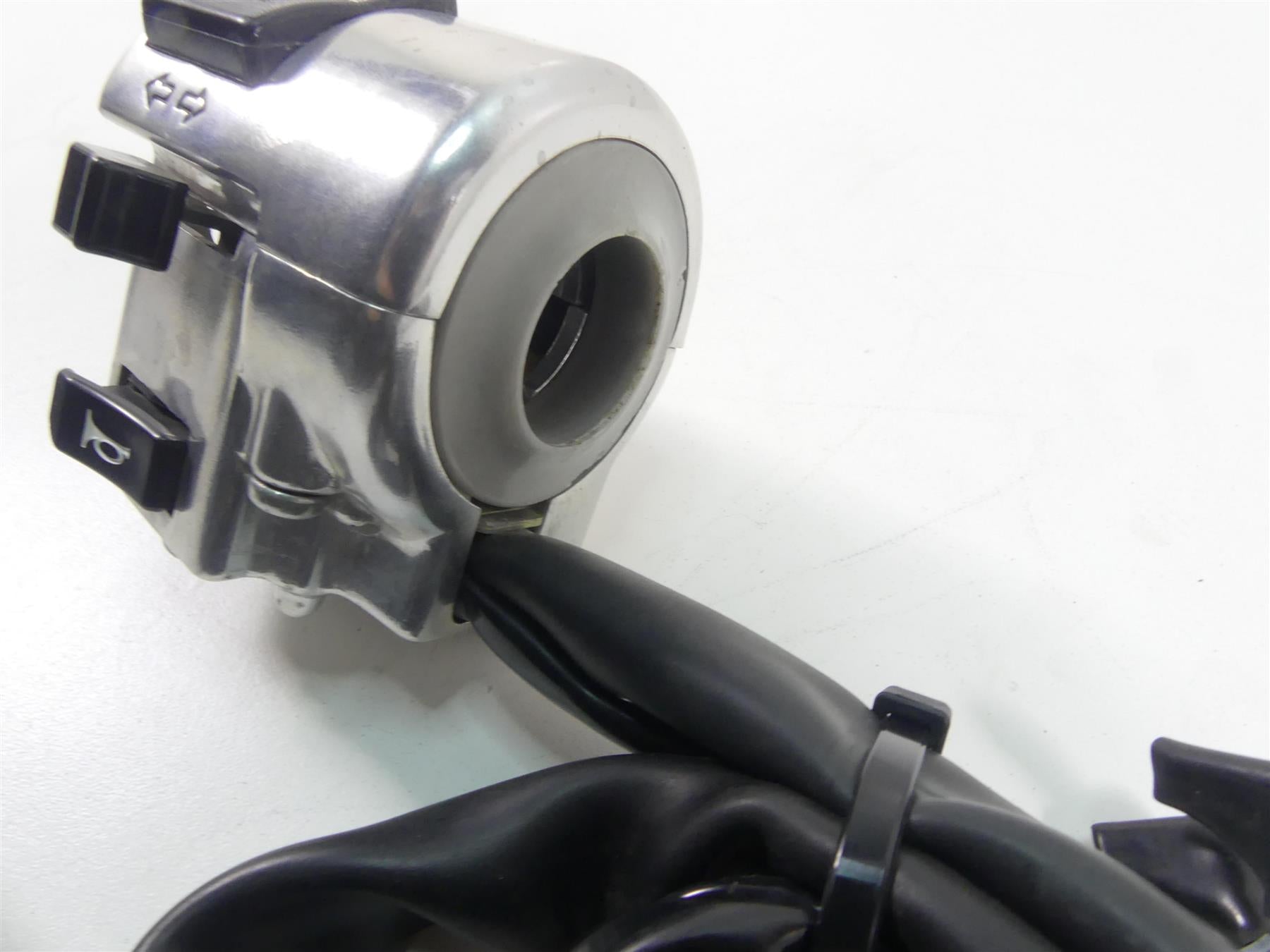 2002 Honda VTX1800 C Left Hand Light Blinker Horn Control Switch 35020-MCH-000 {{ shop.shopifyCountryName }} - Mototech271