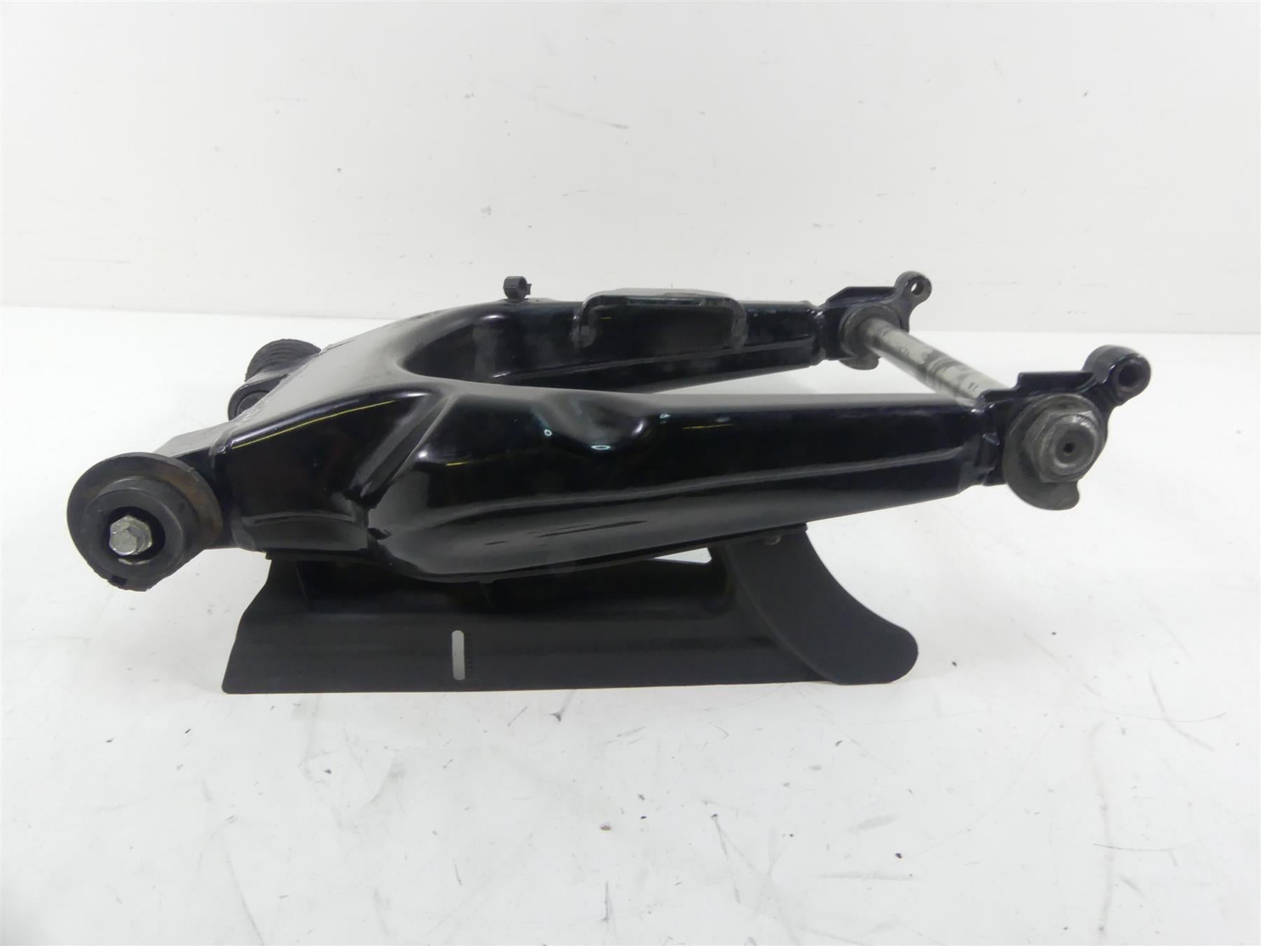 2011 Harley Touring FLTRX Road Glide Rear Swingarm Swing Arm + Axle 45470-09 | Mototech271