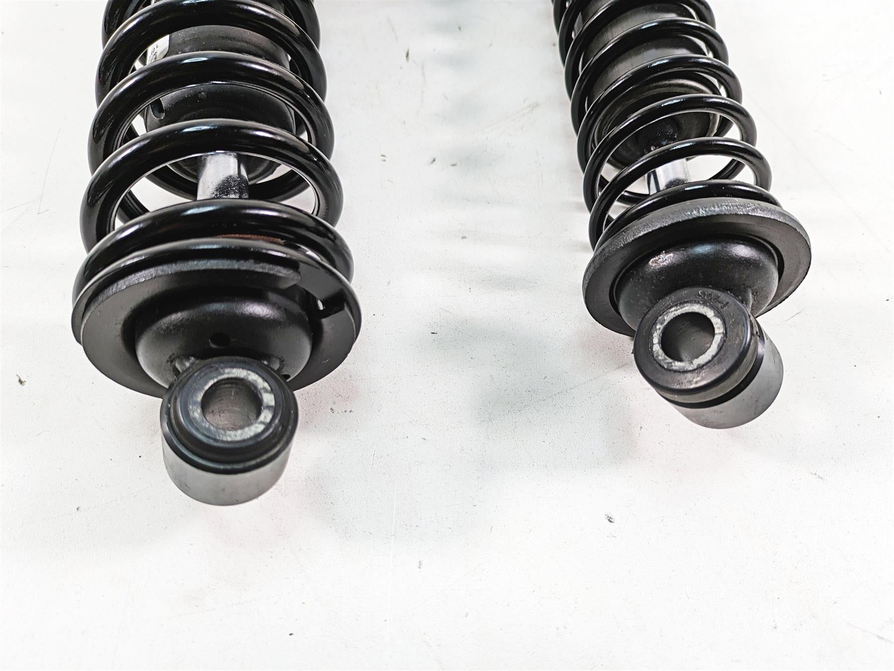 2019 Harley Touring FLHX Street Glide 12" Low Rear Adjustable Shocks 54000096 {{ shop.shopifyCountryName }} - Mototech271