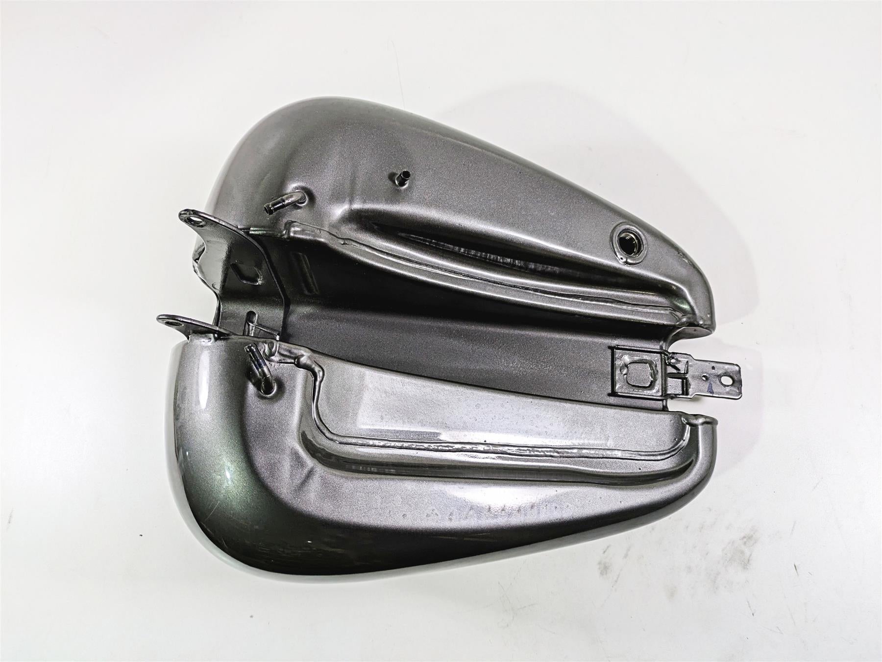 2009 Harley FLSTSB Cross Bones Fuel Gas Petrol Tank - Read 61000800 {{ shop.shopifyCountryName }} - Mototech271