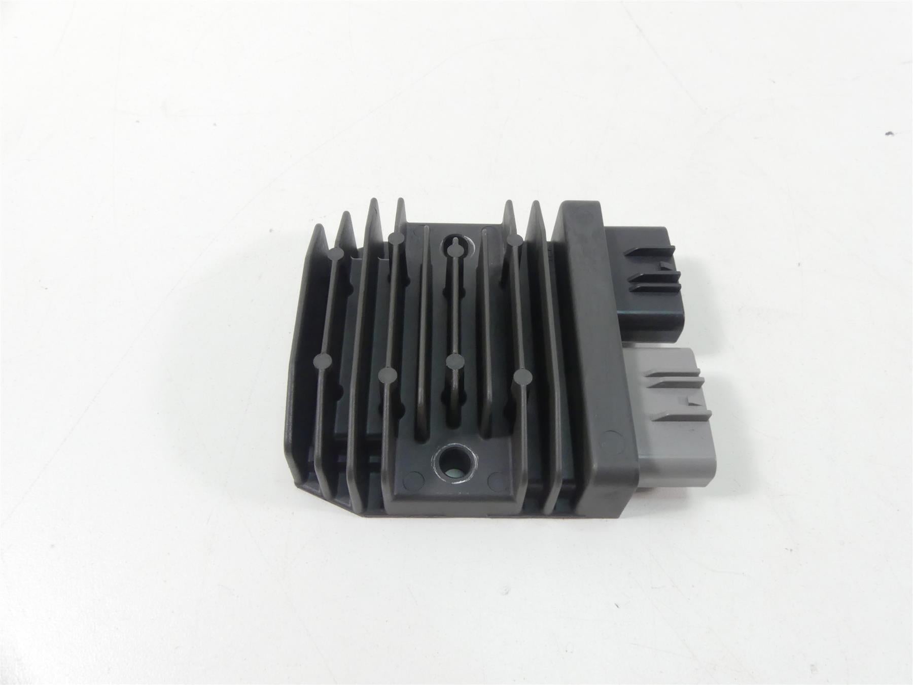 2020 Triumph Speed Triple RS 1050 Rectifier Voltage Regulator T1300675 FH020AA {{ shop.shopifyCountryName }} - Mototech271