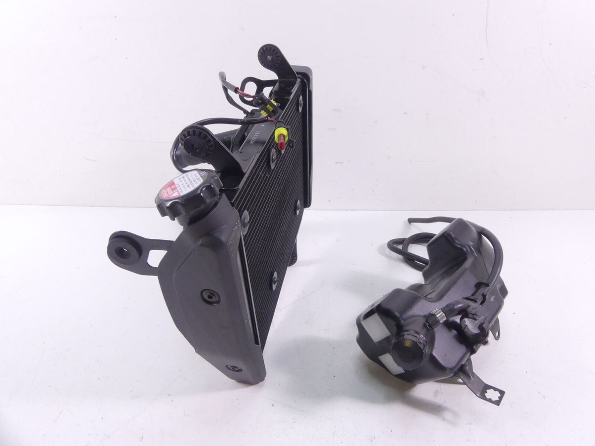 2016 Ducati Hypermotard 939SP Radiator Cooler Fans Reservoir Hoses Set 54840981D {{ shop.shopifyCountryName }} - Mototech271
