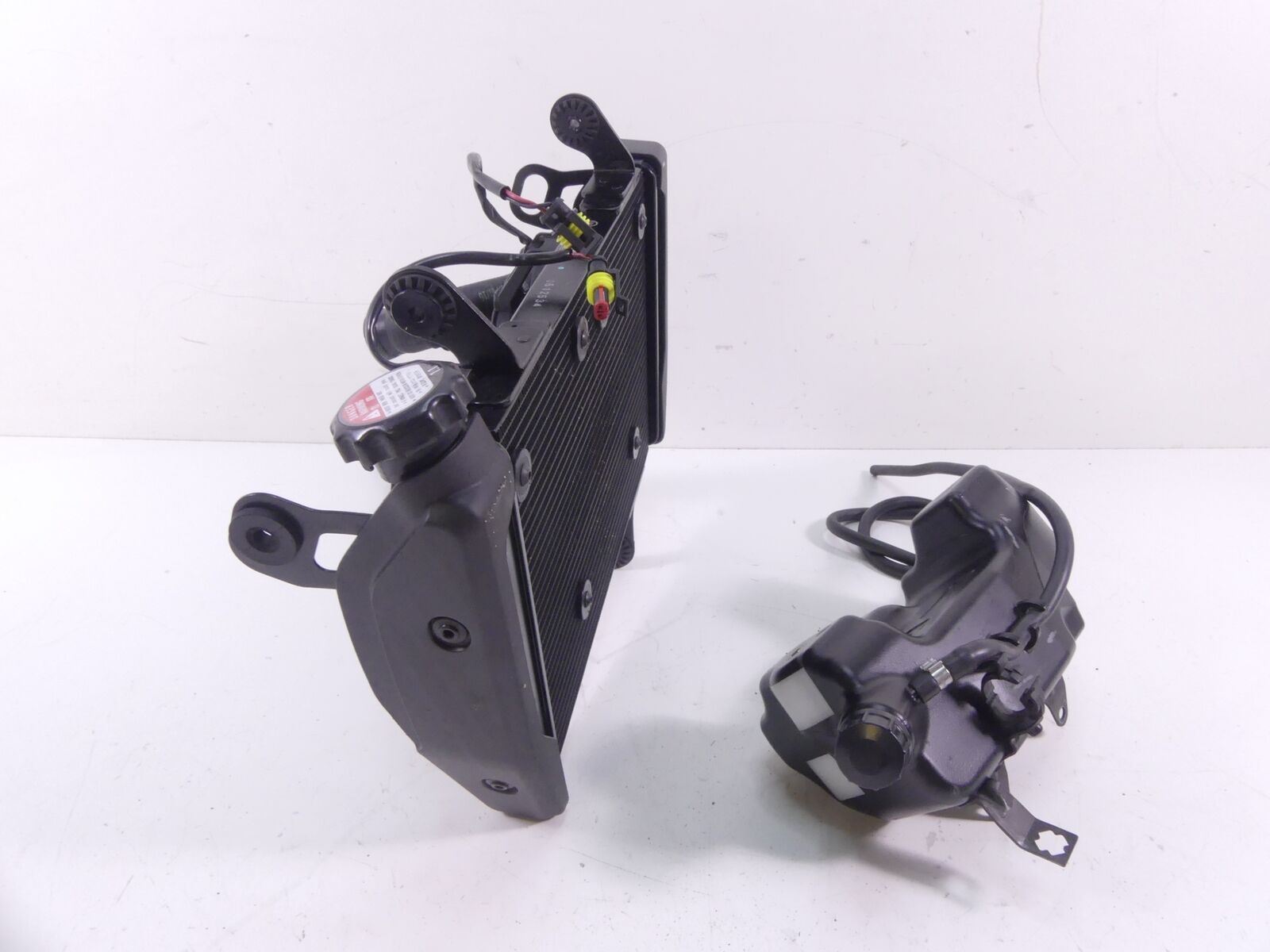 2016 Ducati Hypermotard 939SP Radiator Cooler Fans Reservoir Hoses Set 54840981D {{ shop.shopifyCountryName }} - Mototech271